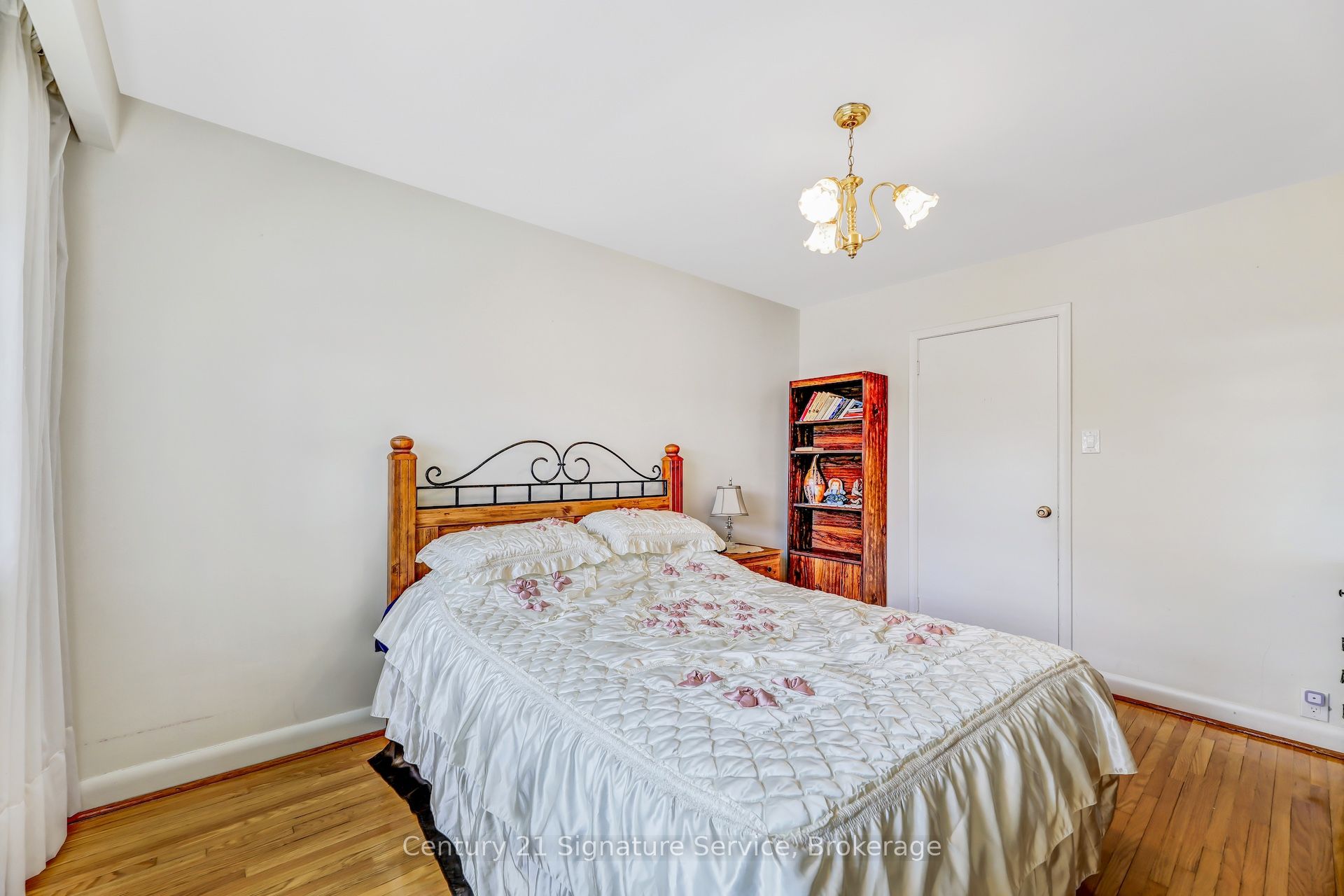 8026 Mayfield Road Property Photo 20