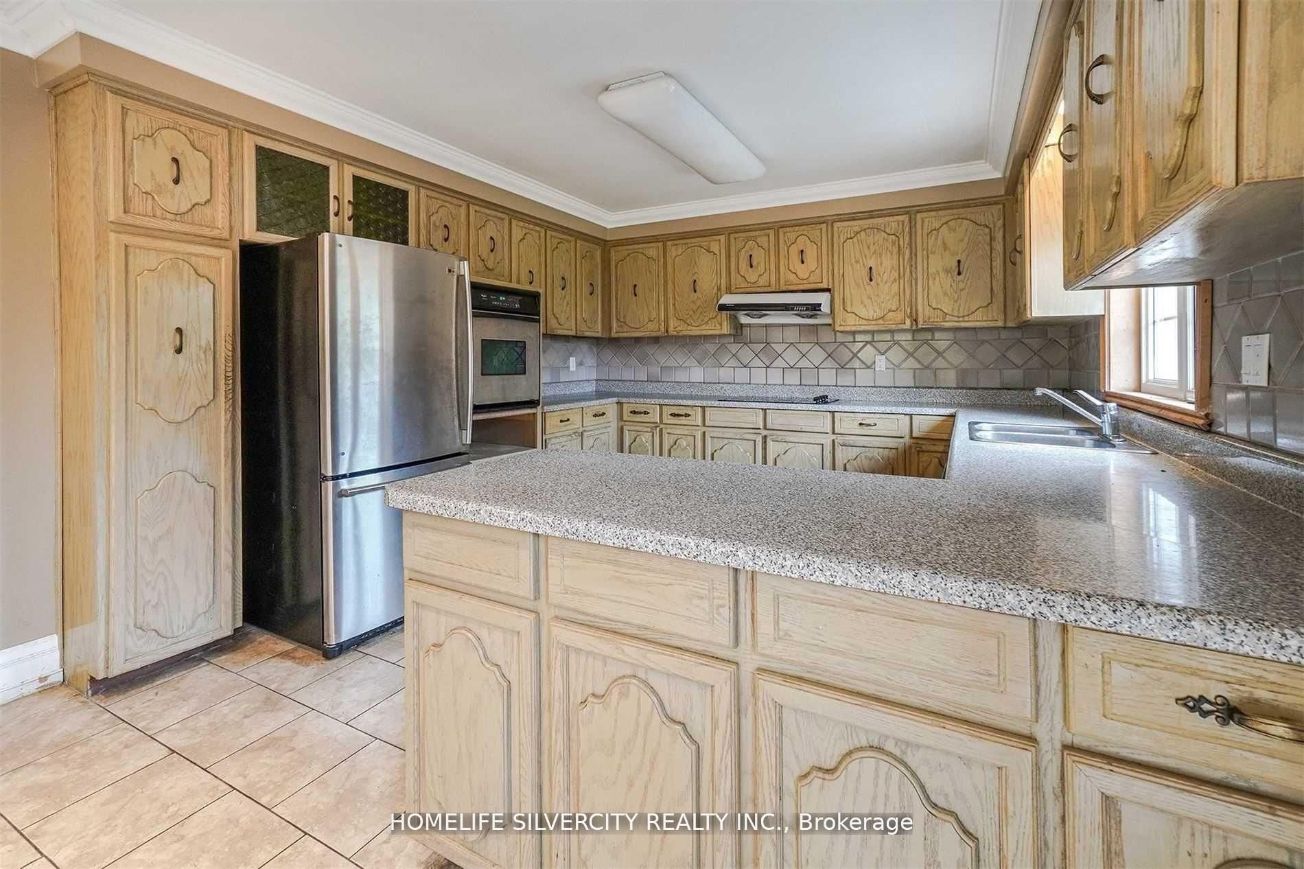 4395 Castlemore Road Property Photo 8
