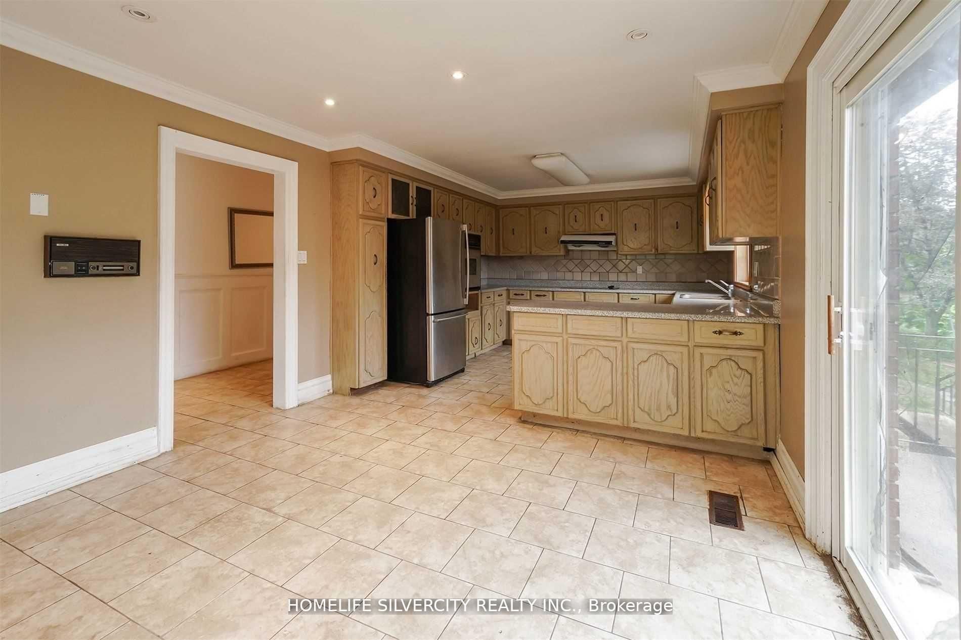 4395 Castlemore Road Property Photo 9
