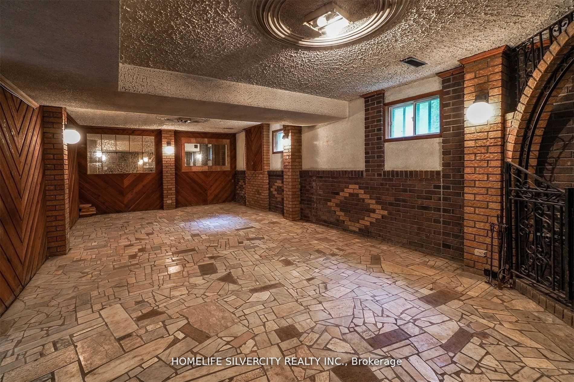 4395 Castlemore Road Property Photo 19