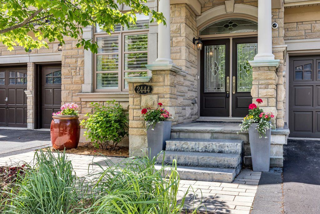 2444 Chateau Common Property Photo 2