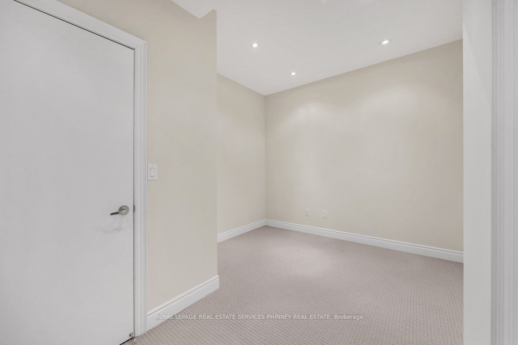 2444 Chateau Common Property Photo 31