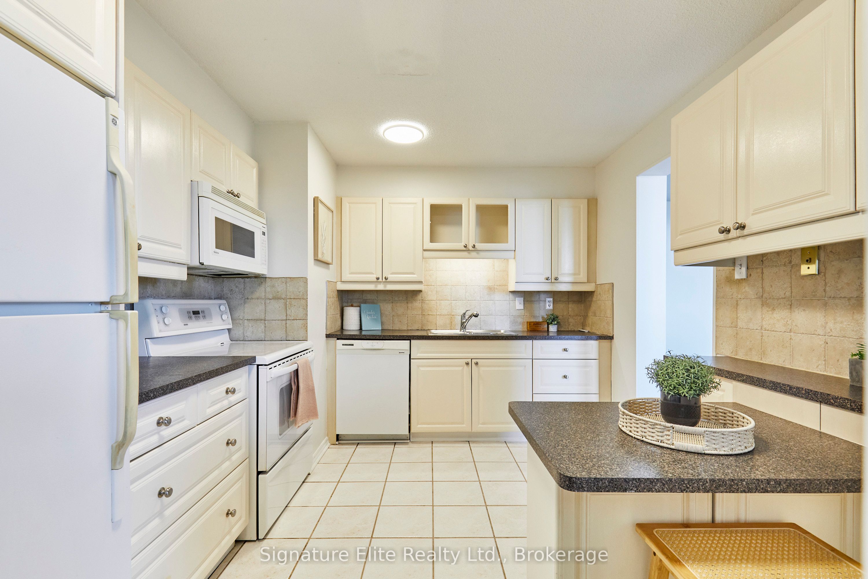 296 Mill Road E8 Property Photo 17