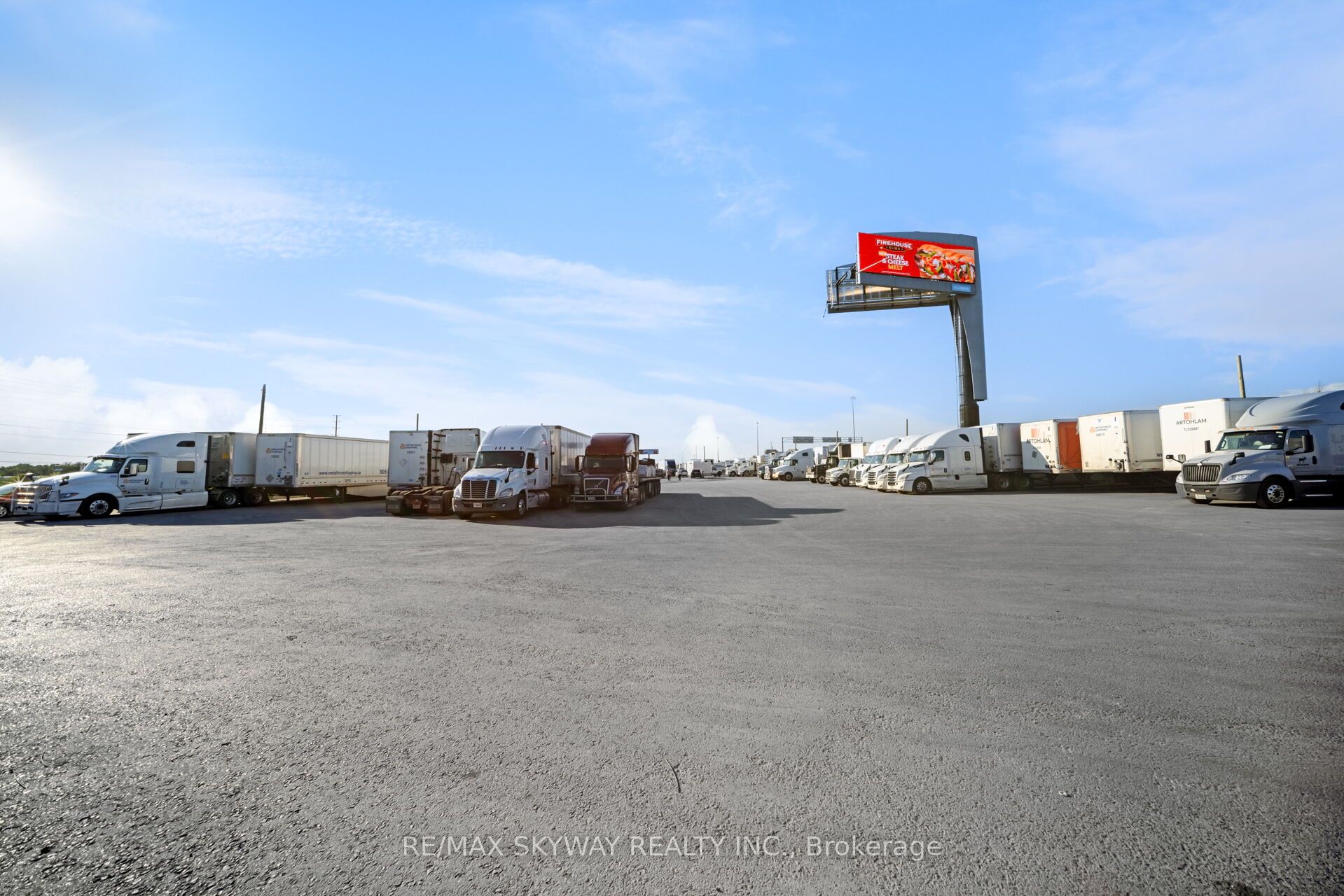 6351 Goreway Drive Property Photo 16