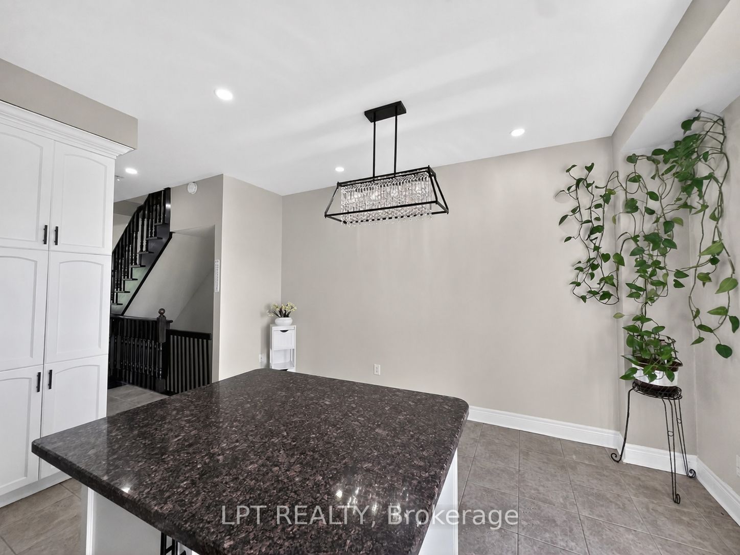 44 Cedar Lake Crescent Property Photo 12