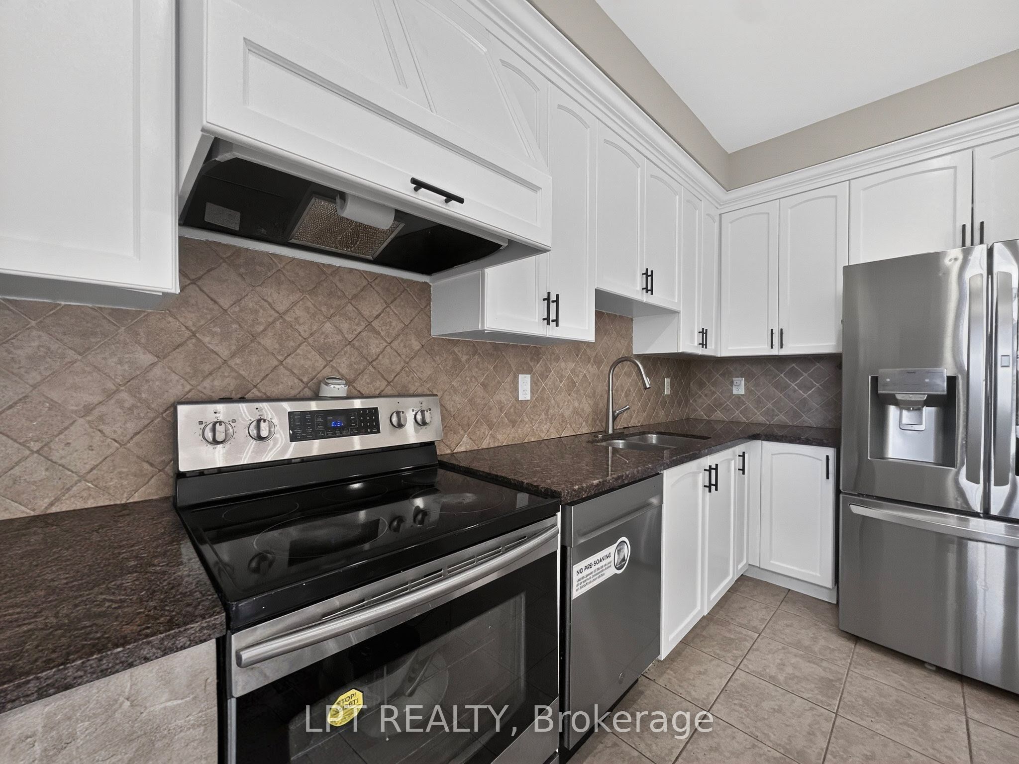44 Cedar Lake Crescent Property Photo 13
