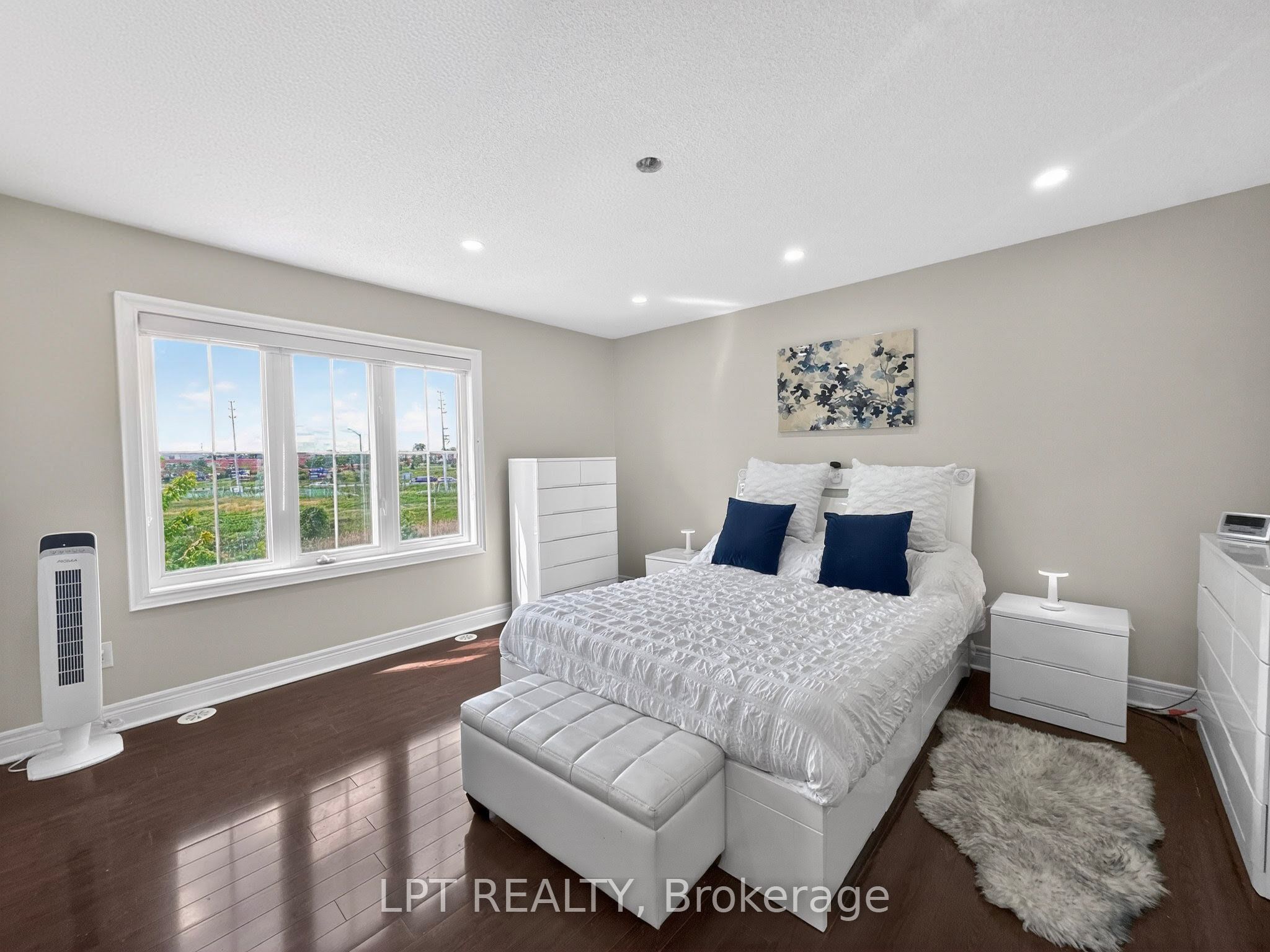 44 Cedar Lake Crescent Property Photo 16