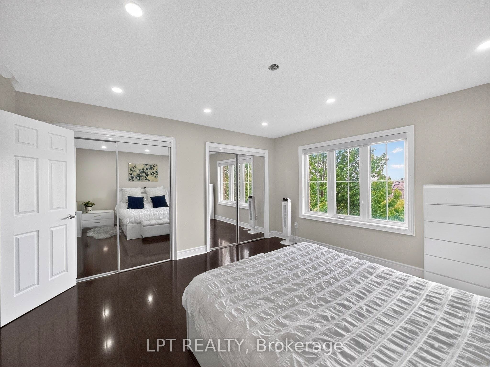 44 Cedar Lake Crescent Property Photo 18