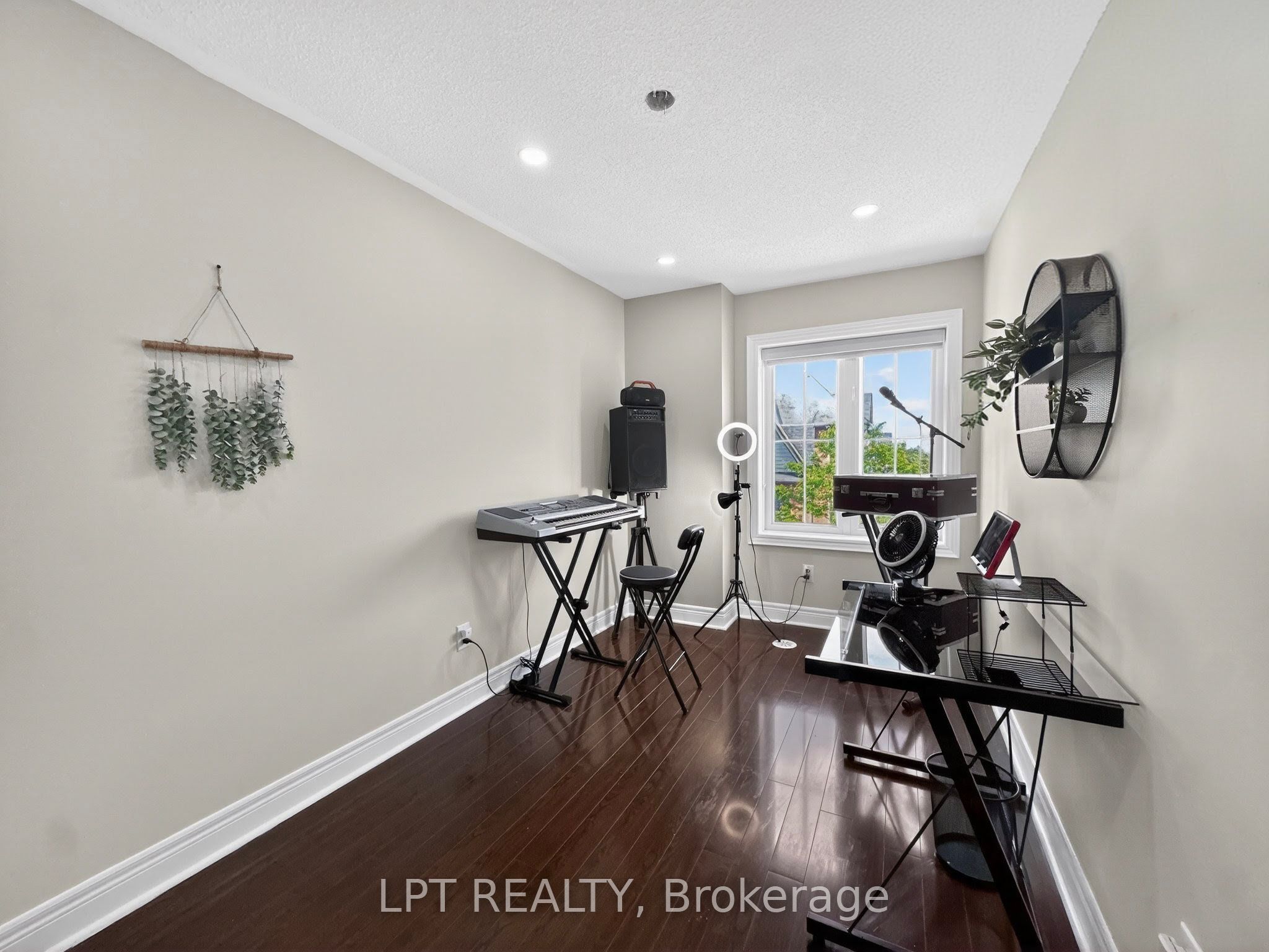 44 Cedar Lake Crescent Property Photo 20