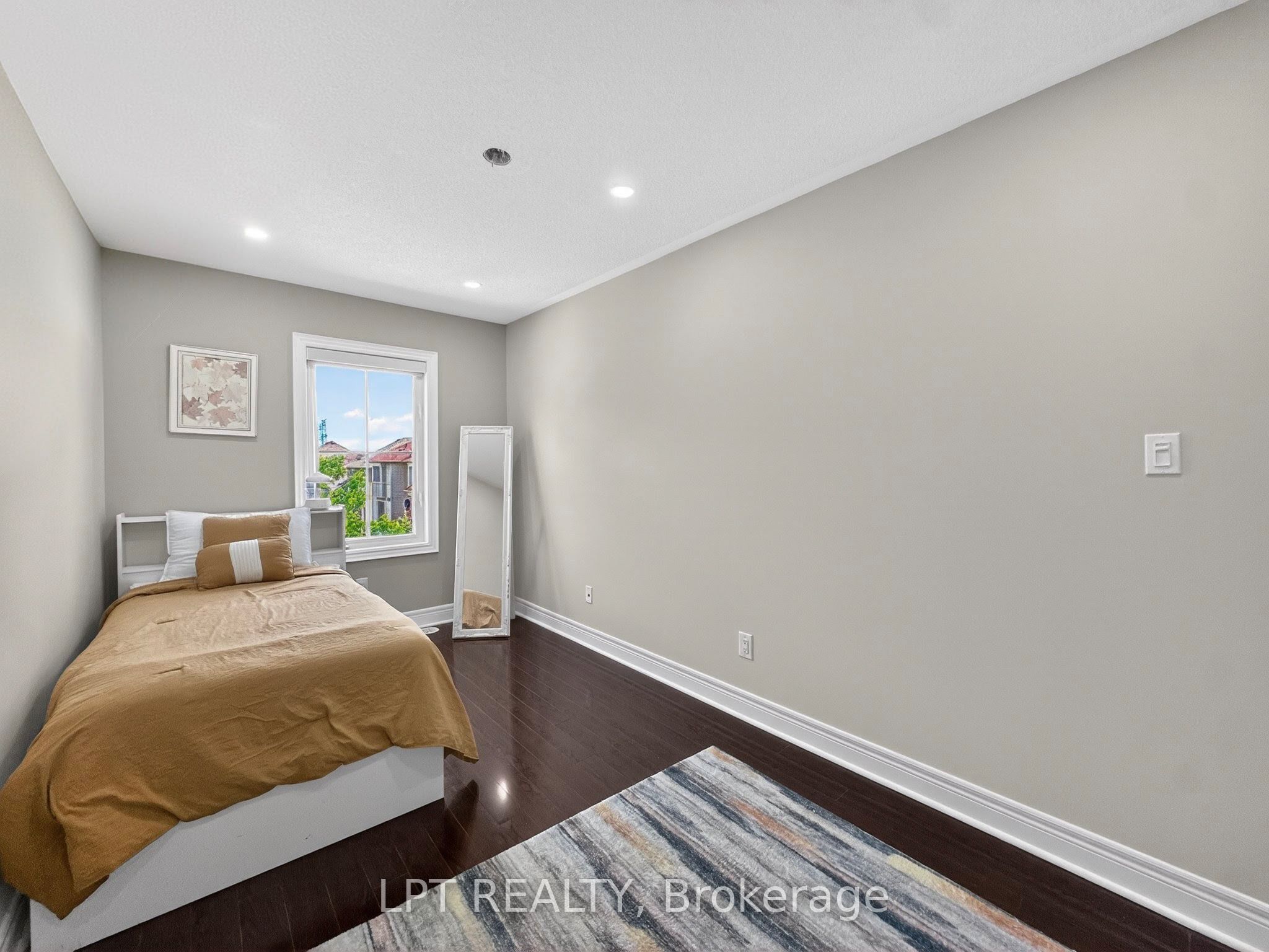 44 Cedar Lake Crescent Property Photo 22