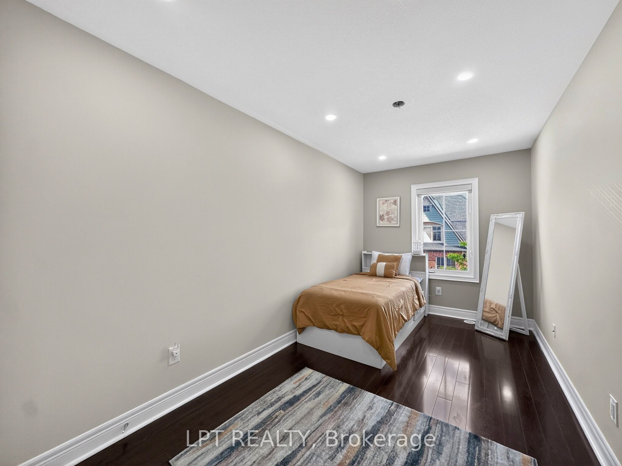 44 Cedar Lake Crescent Property Photo 23