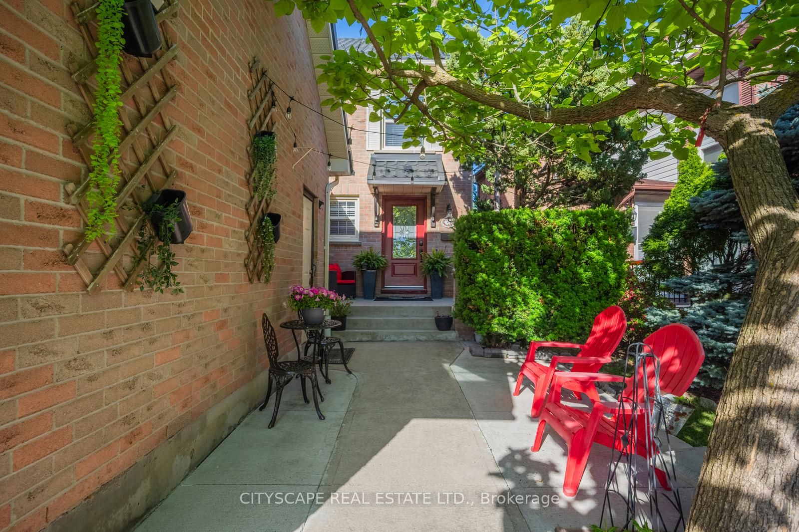 301 Kingsbridge Garden Property Photo 3