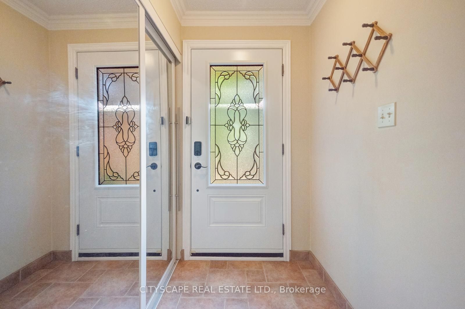 301 Kingsbridge Garden Property Photo 5