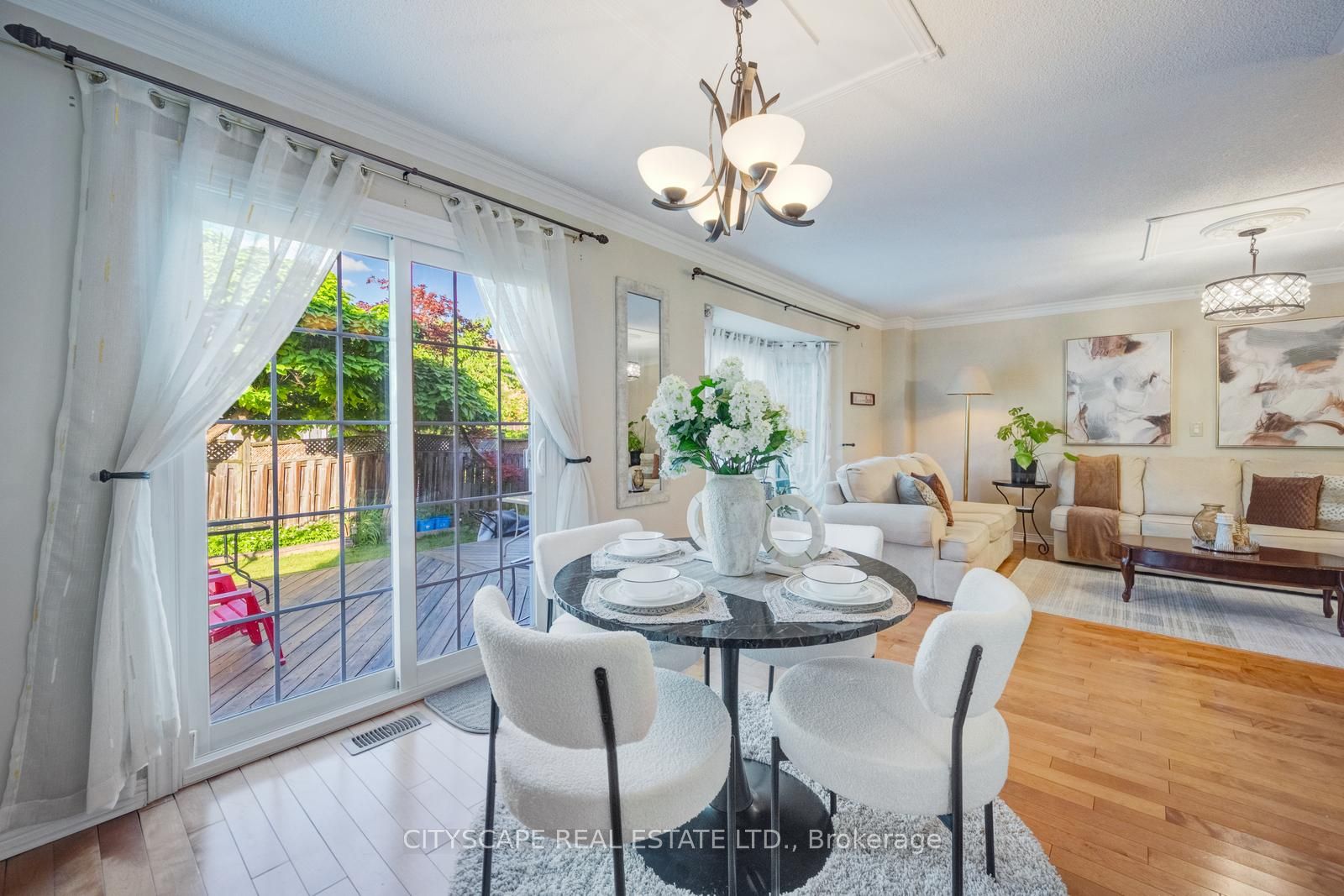 301 Kingsbridge Garden Property Photo 13