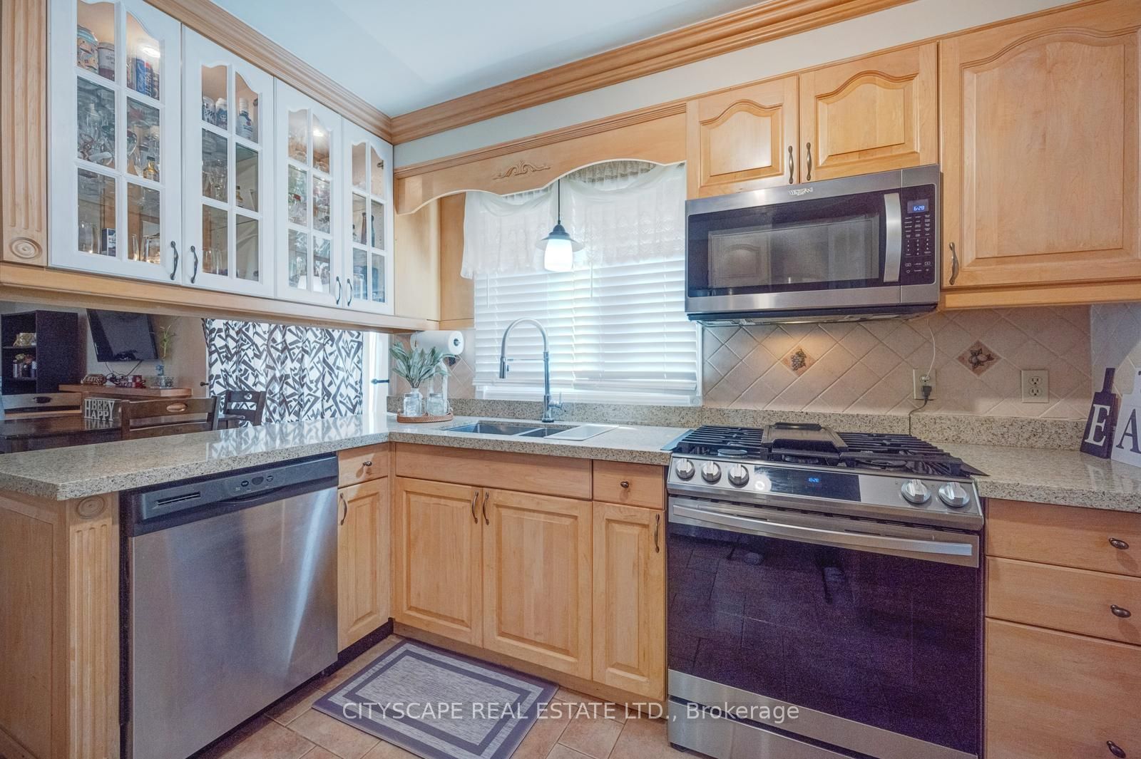301 Kingsbridge Garden Property Photo 15