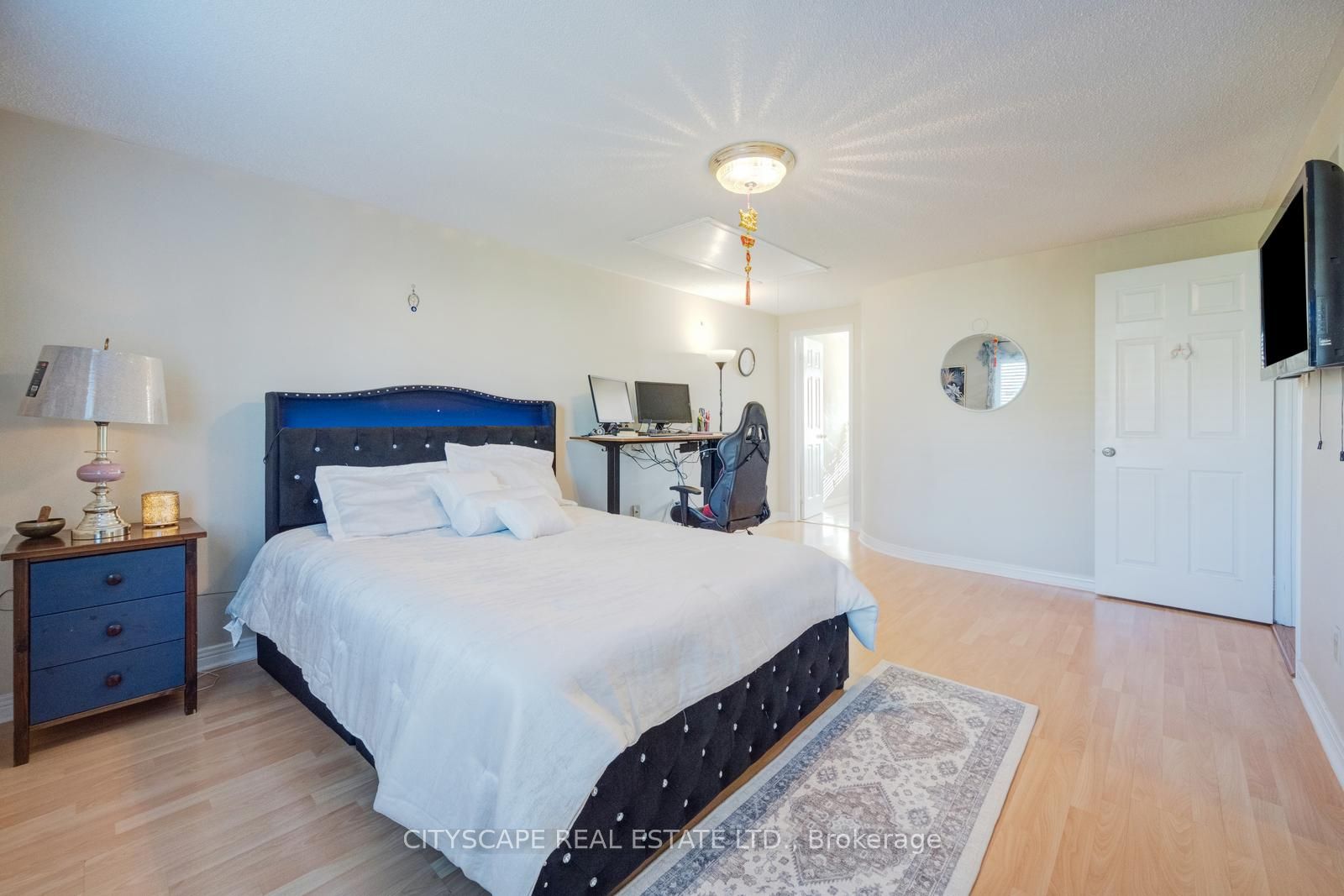 301 Kingsbridge Garden Property Photo 27