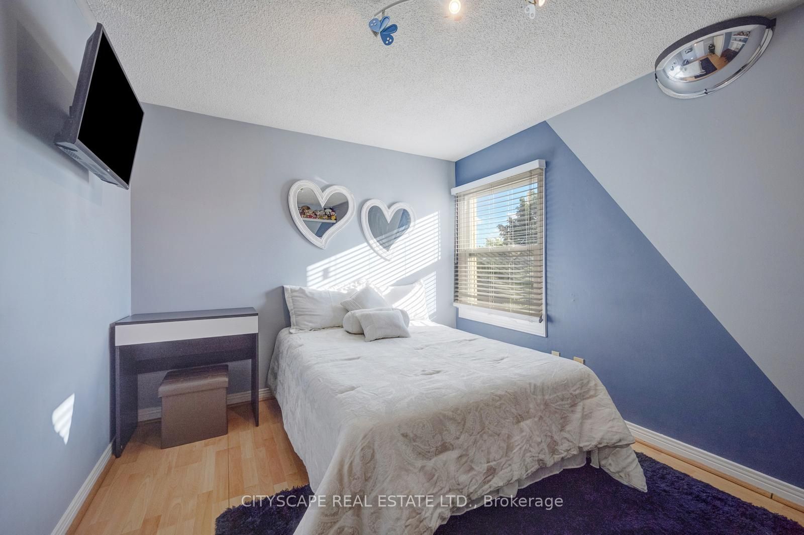 301 Kingsbridge Garden Property Photo 34