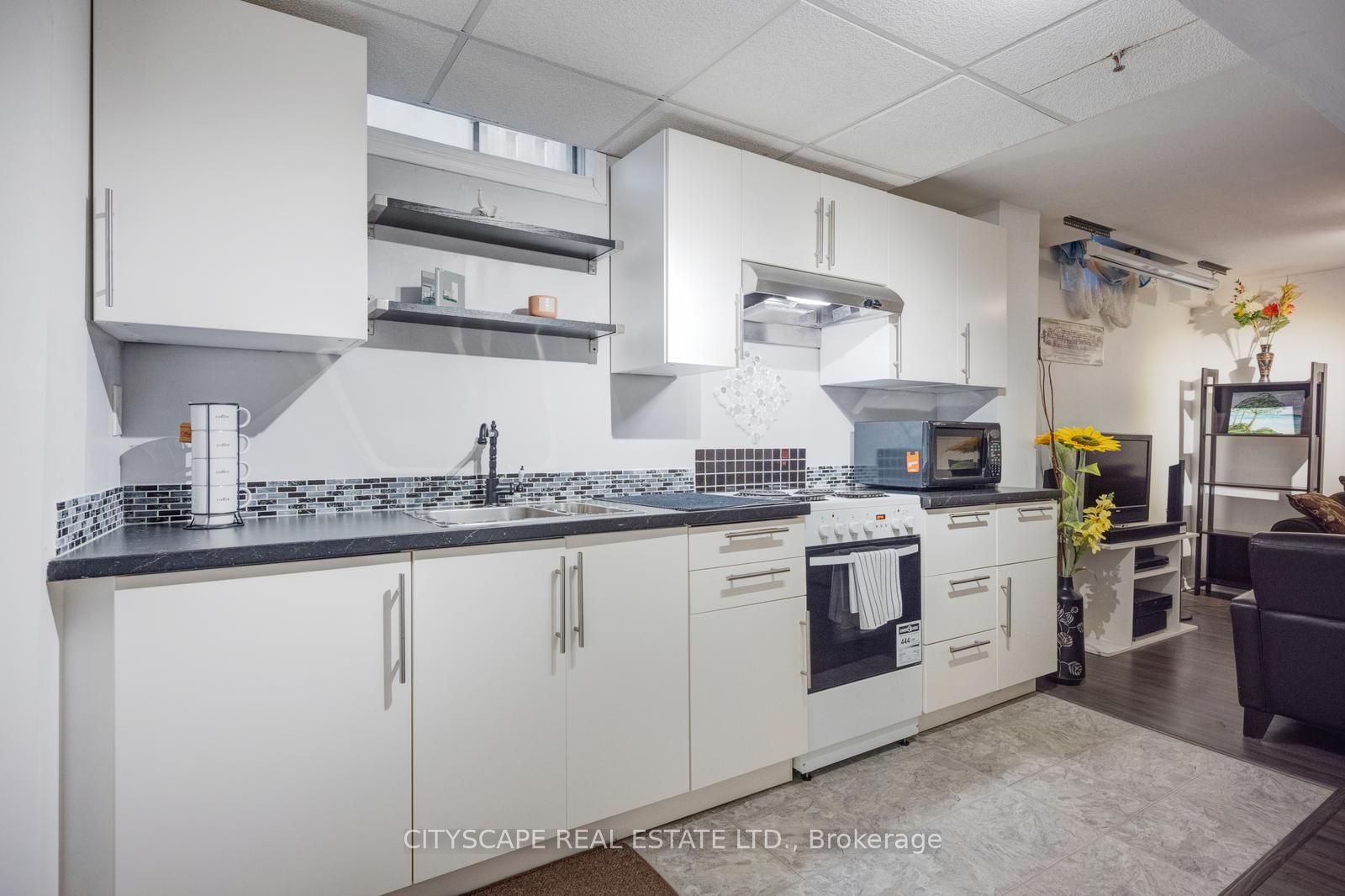 301 Kingsbridge Garden Property Photo 40