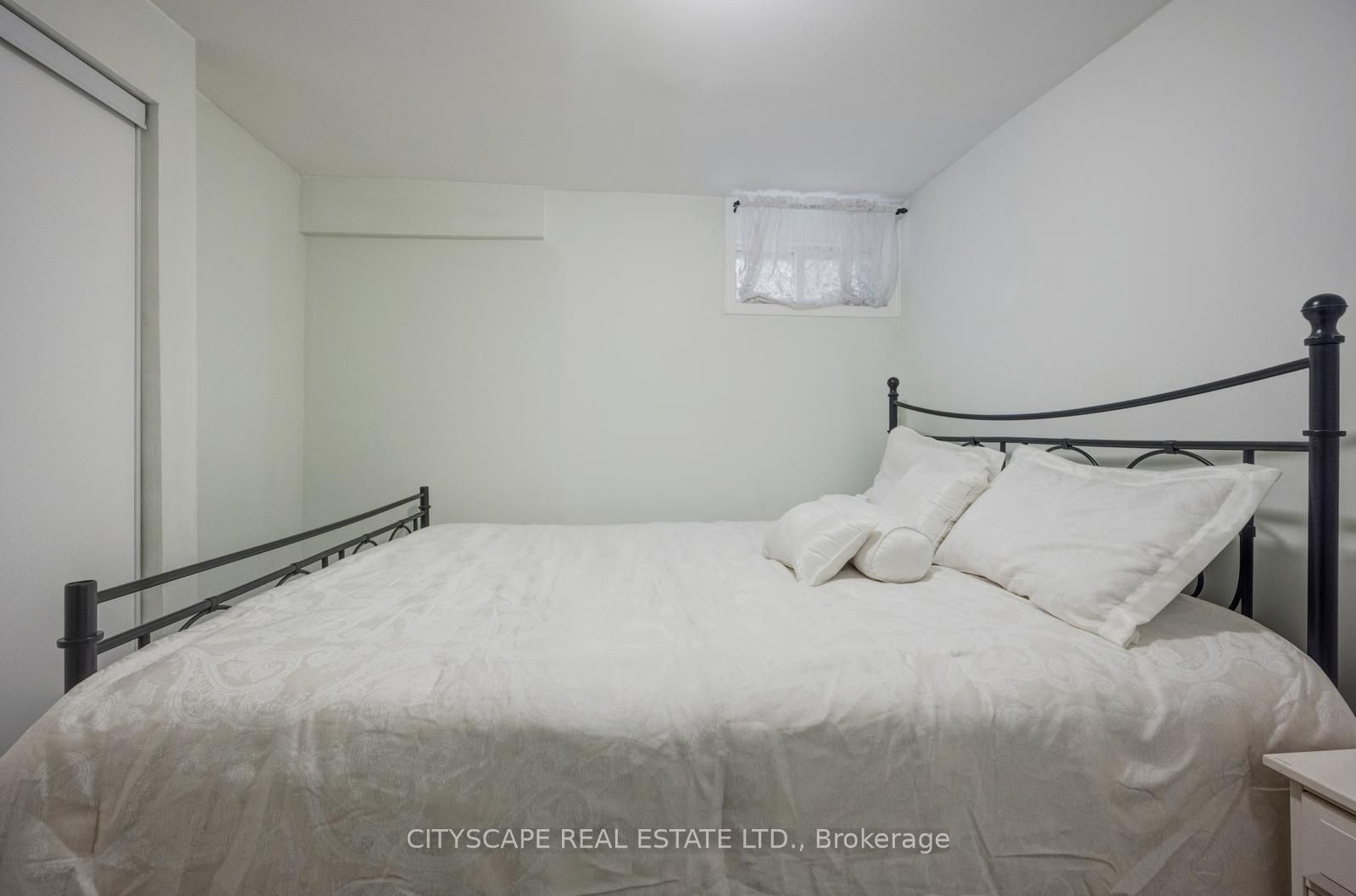 301 Kingsbridge Garden Property Photo 43