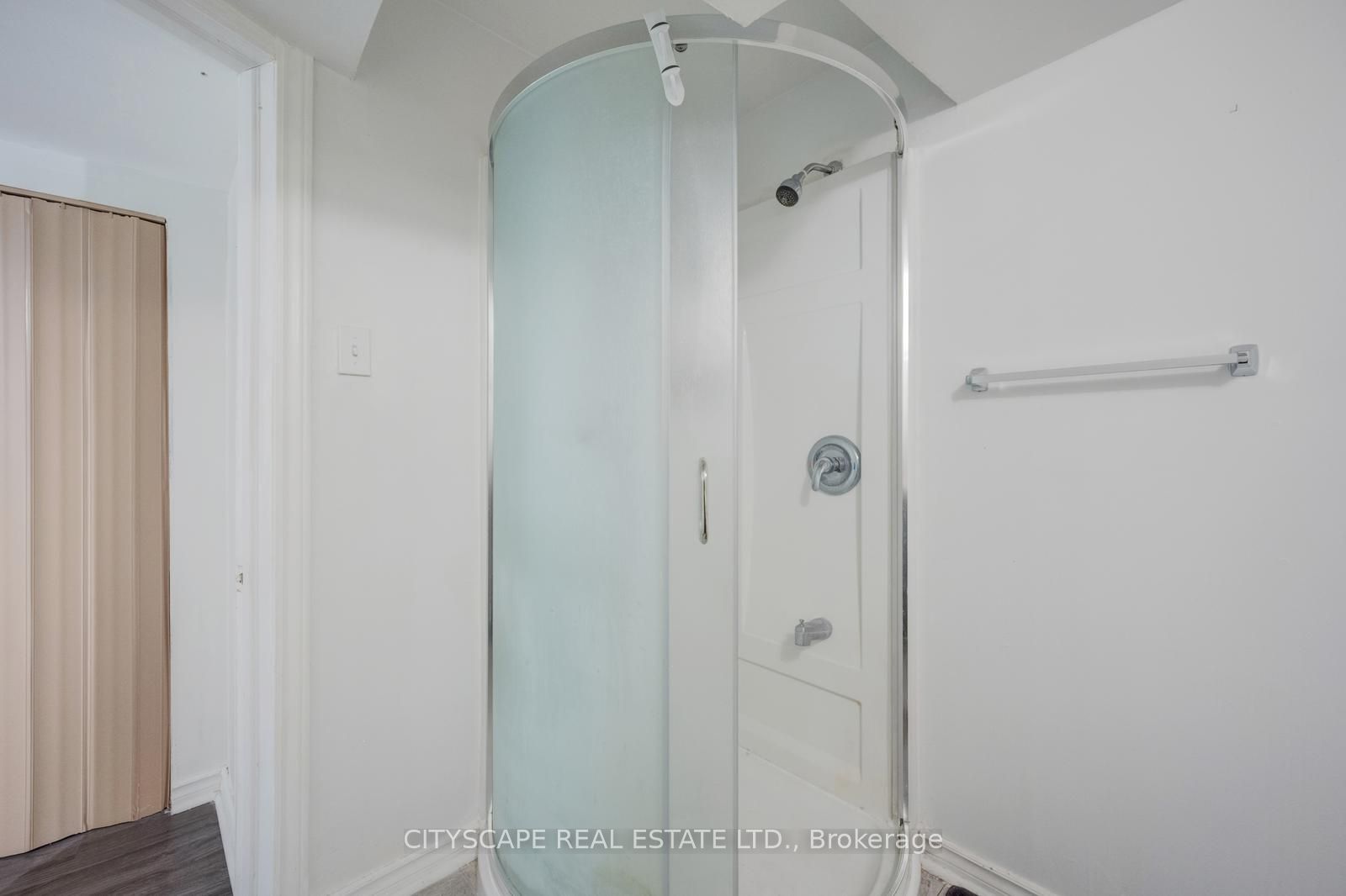 301 Kingsbridge Garden Property Photo 45