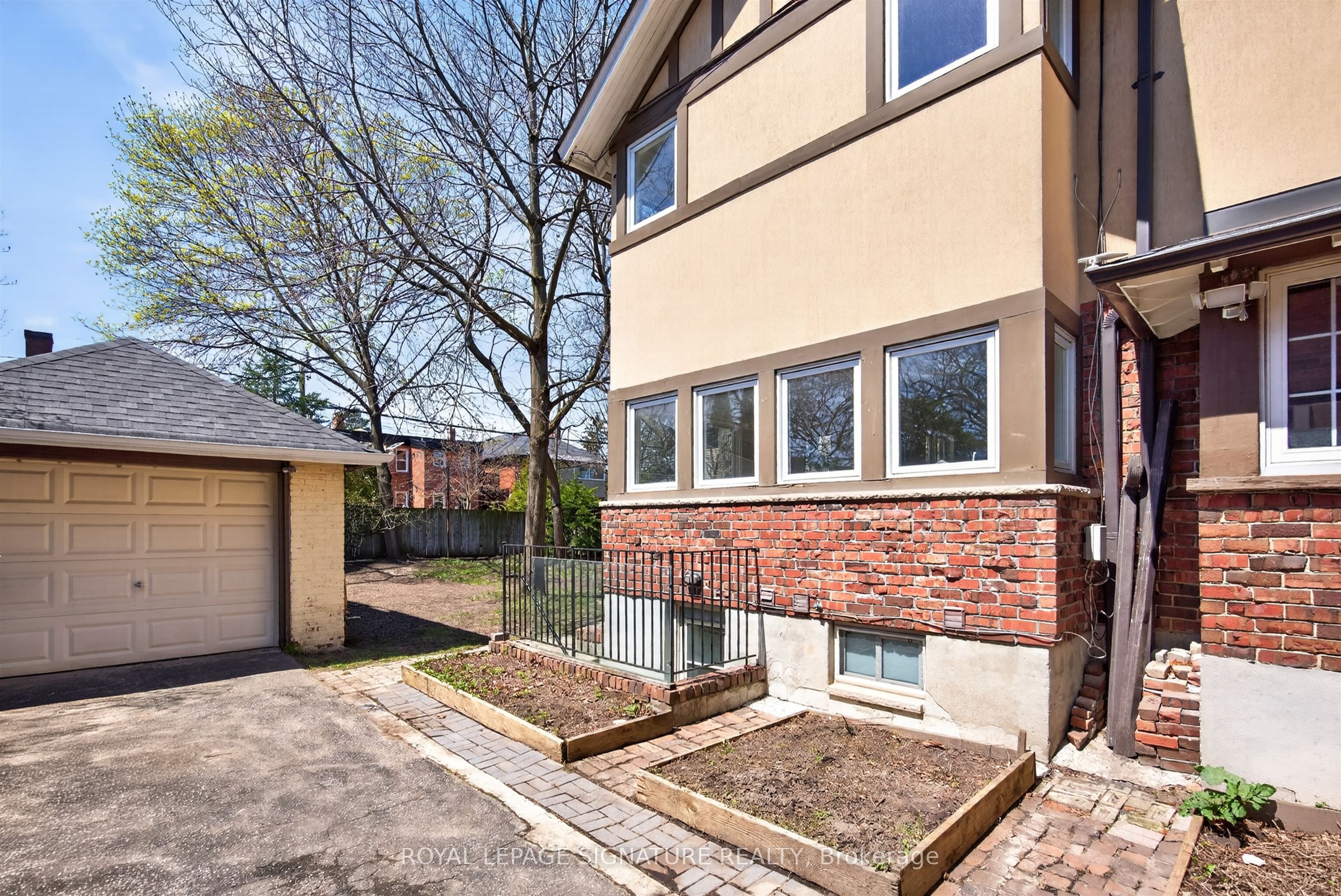 426 Armadale Avenue Property Photo 49