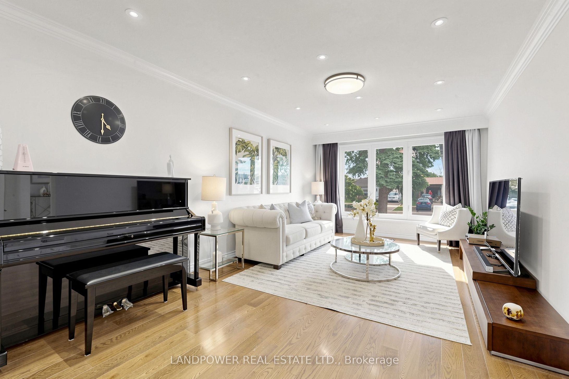 317 Paisley Boulevard W Property Photo 8