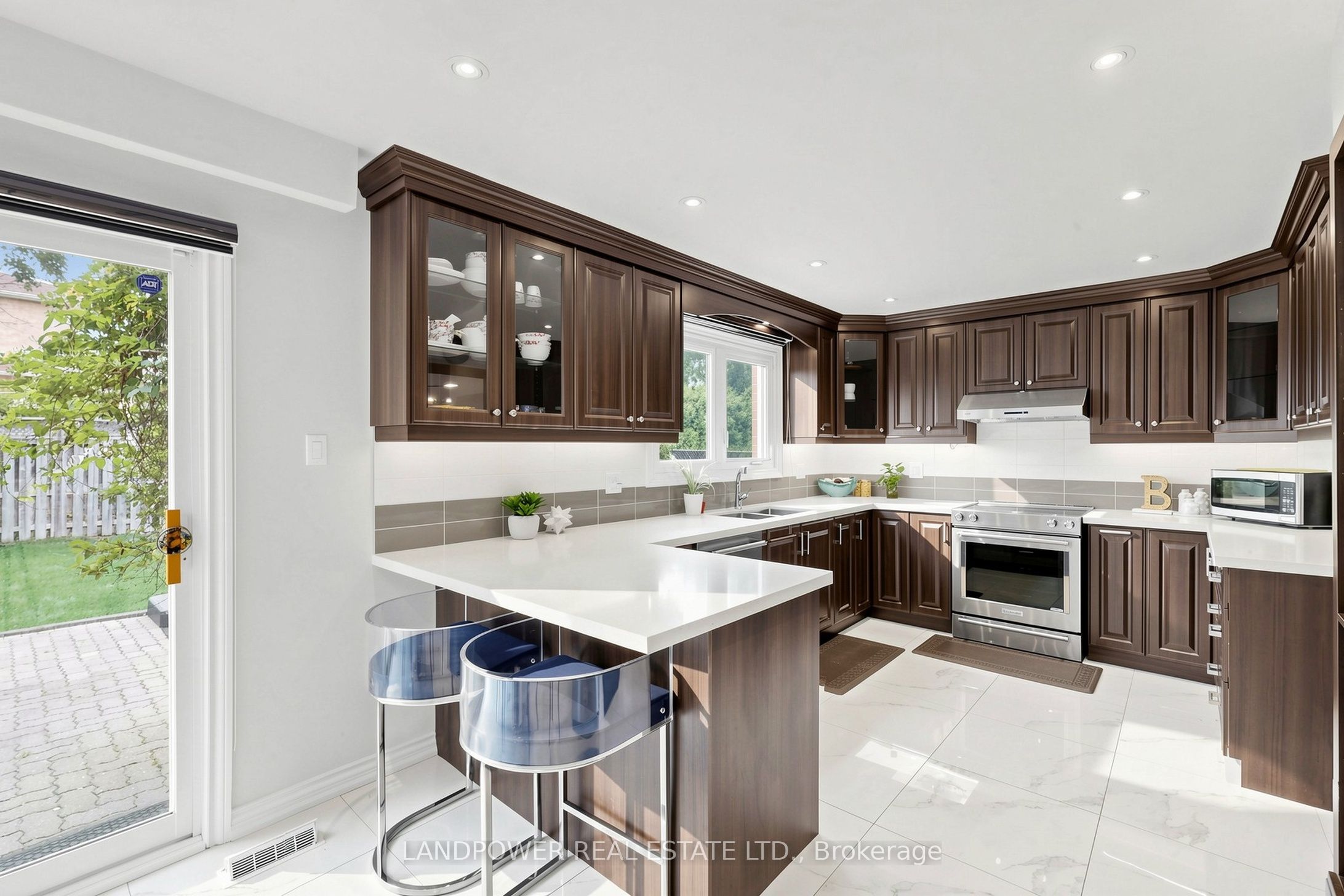 317 Paisley Boulevard W Property Photo 17