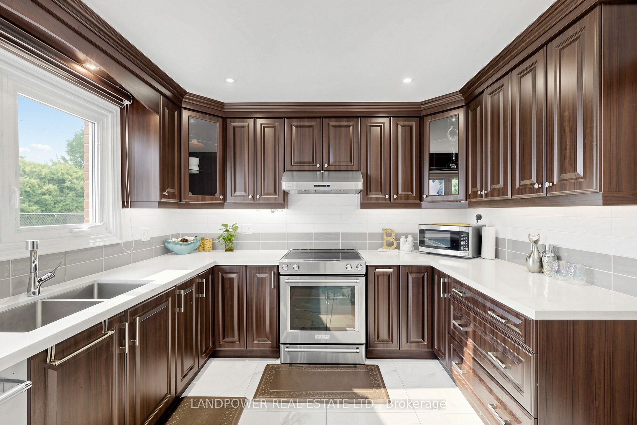 317 Paisley Boulevard W Property Photo 18