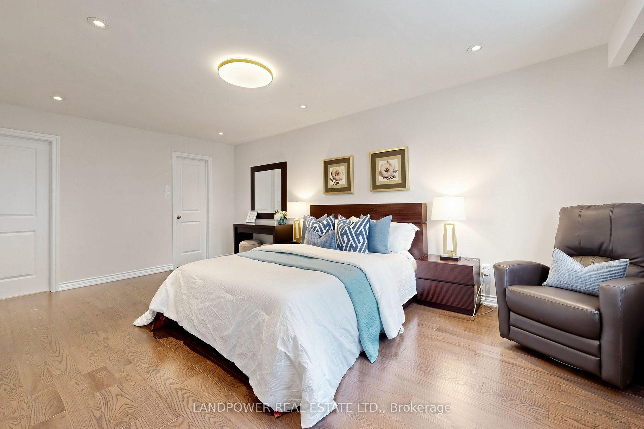 317 Paisley Boulevard W Property Photo 28