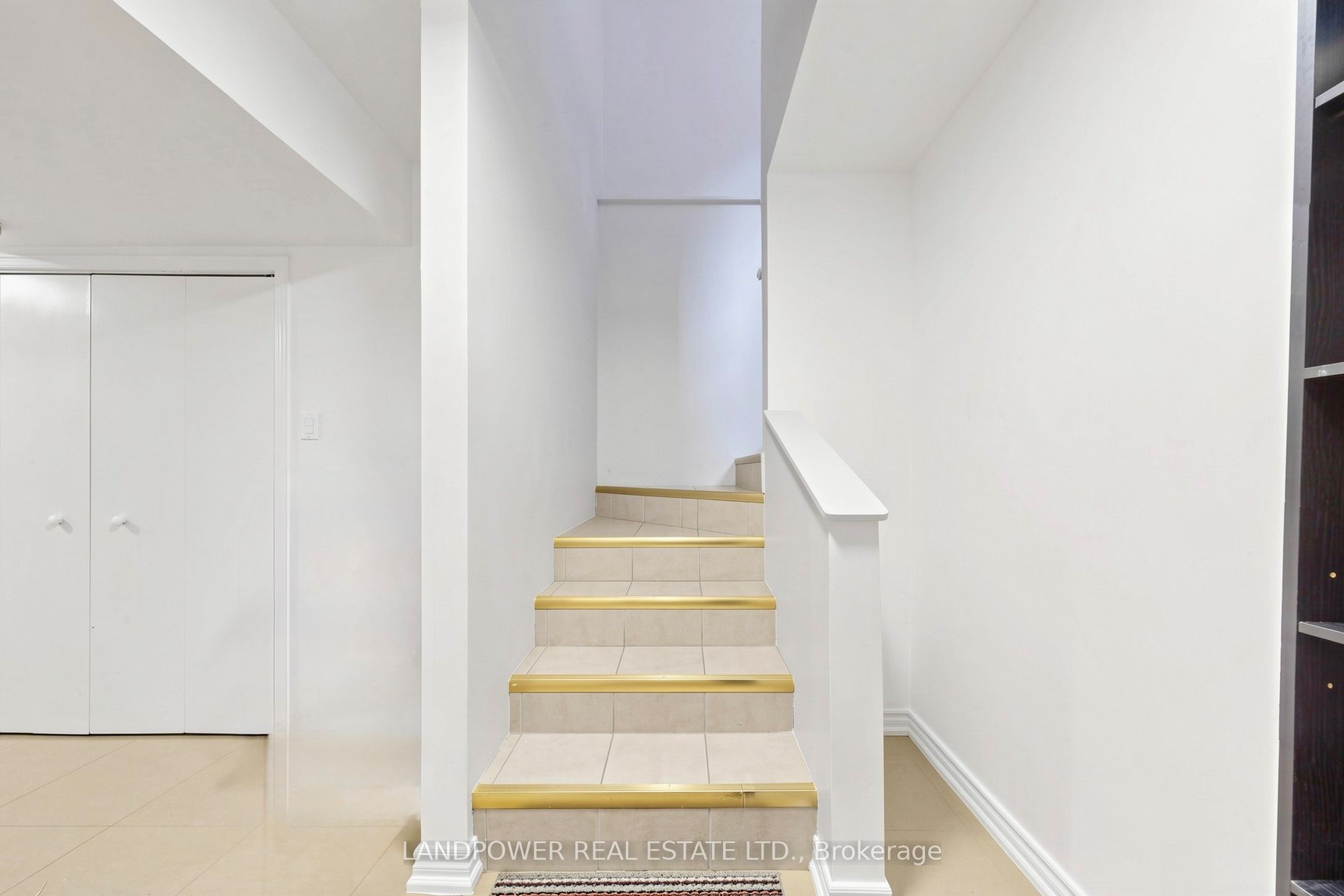 317 Paisley Boulevard W Property Photo 40