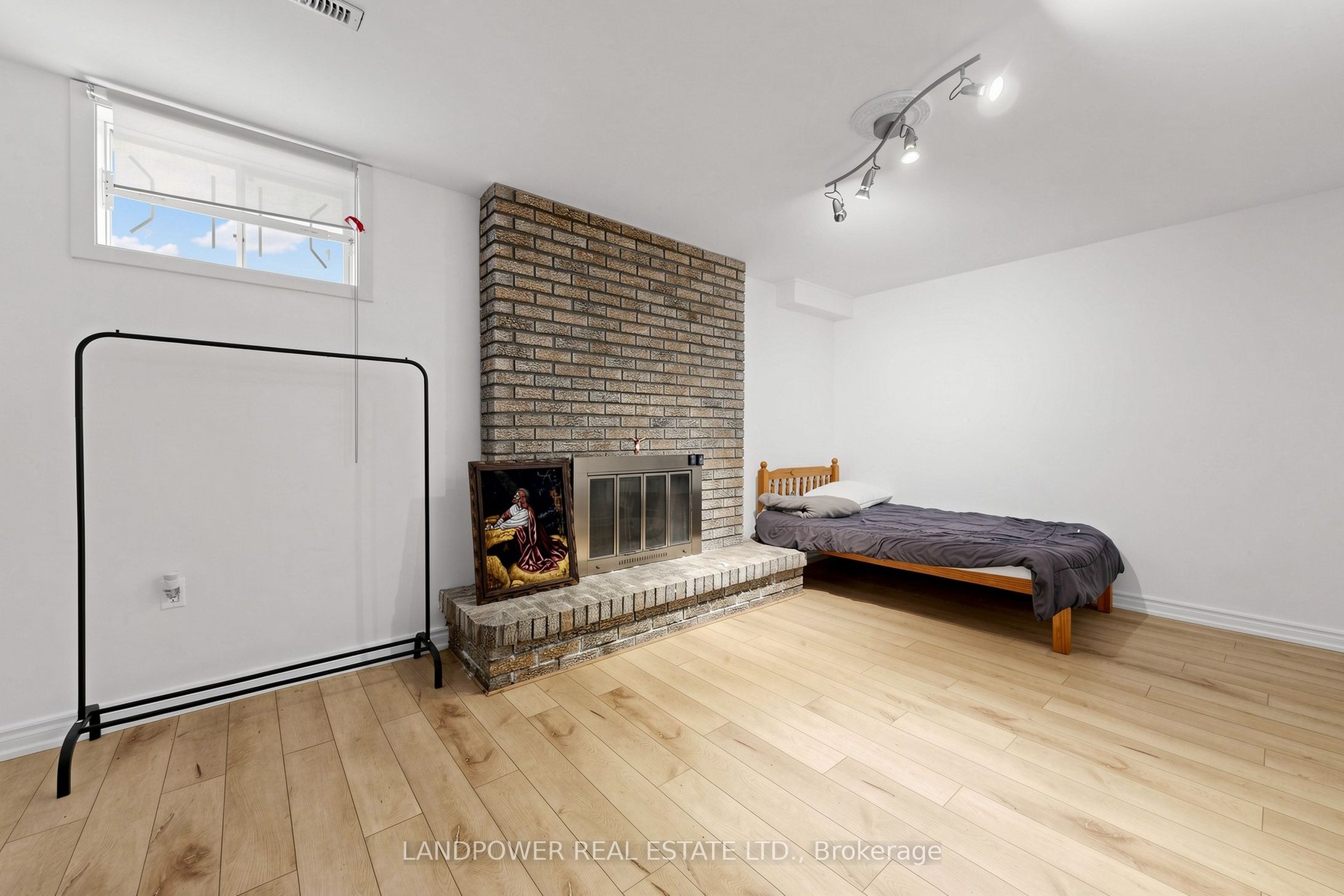 317 Paisley Boulevard W Property Photo 44