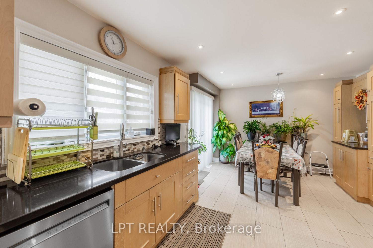 3040 Bentley Drive Property Photo 3