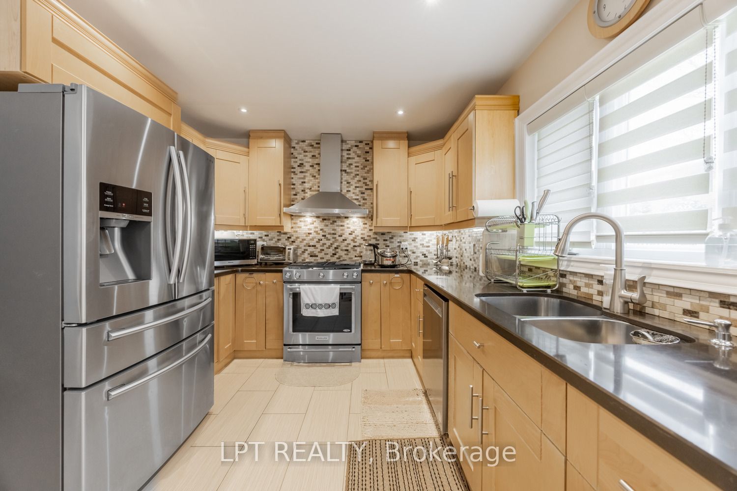 3040 Bentley Drive Property Photo 4
