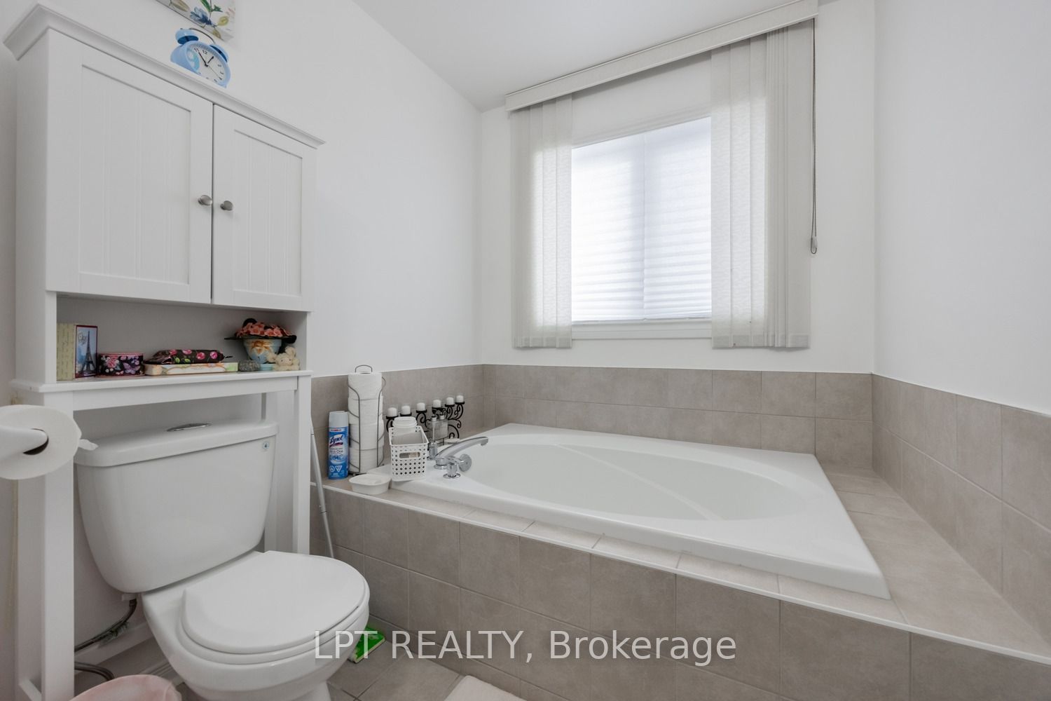 3040 Bentley Drive Property Photo 17