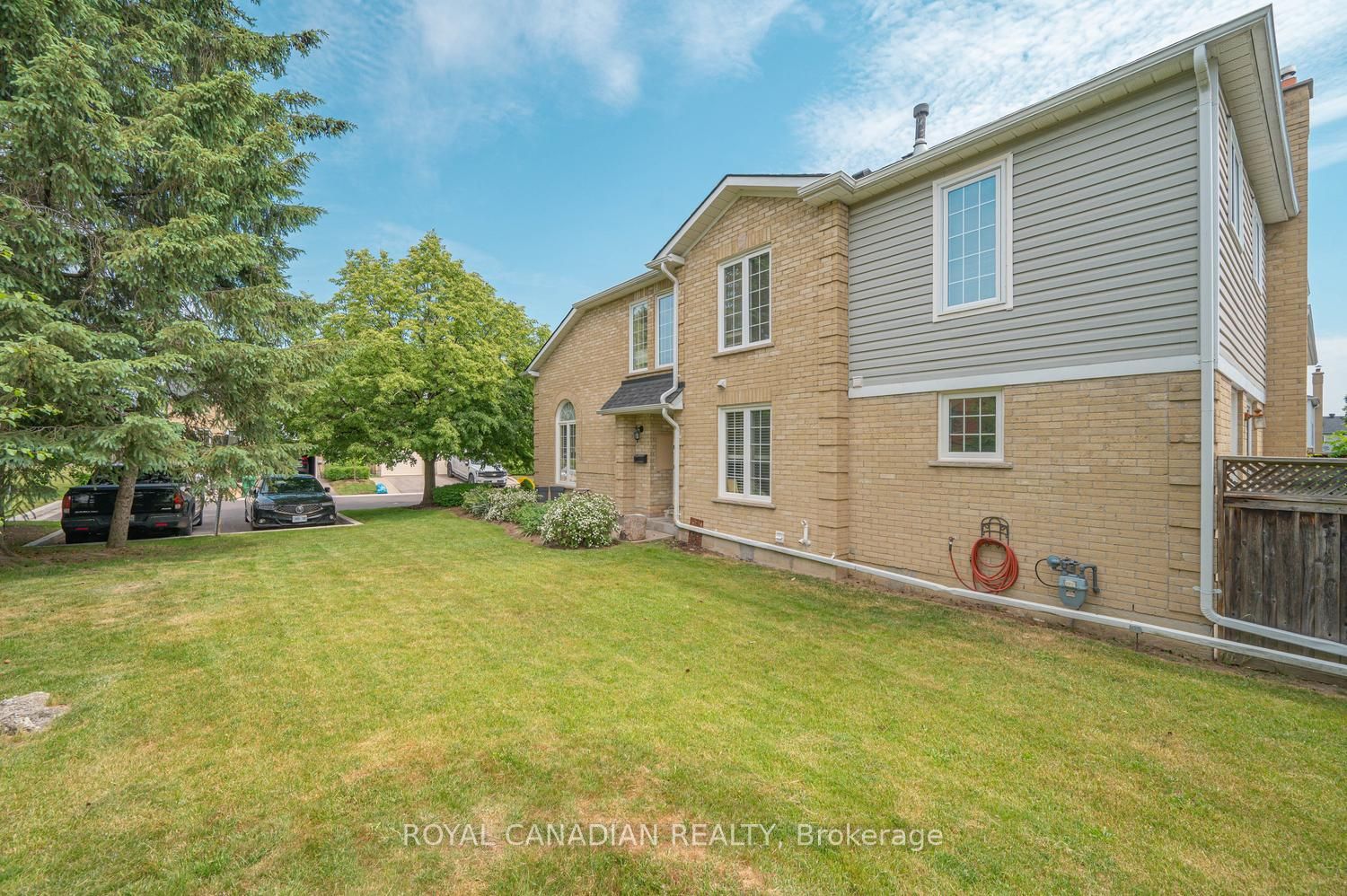 63 Heathcliffe Square Property Photo 3