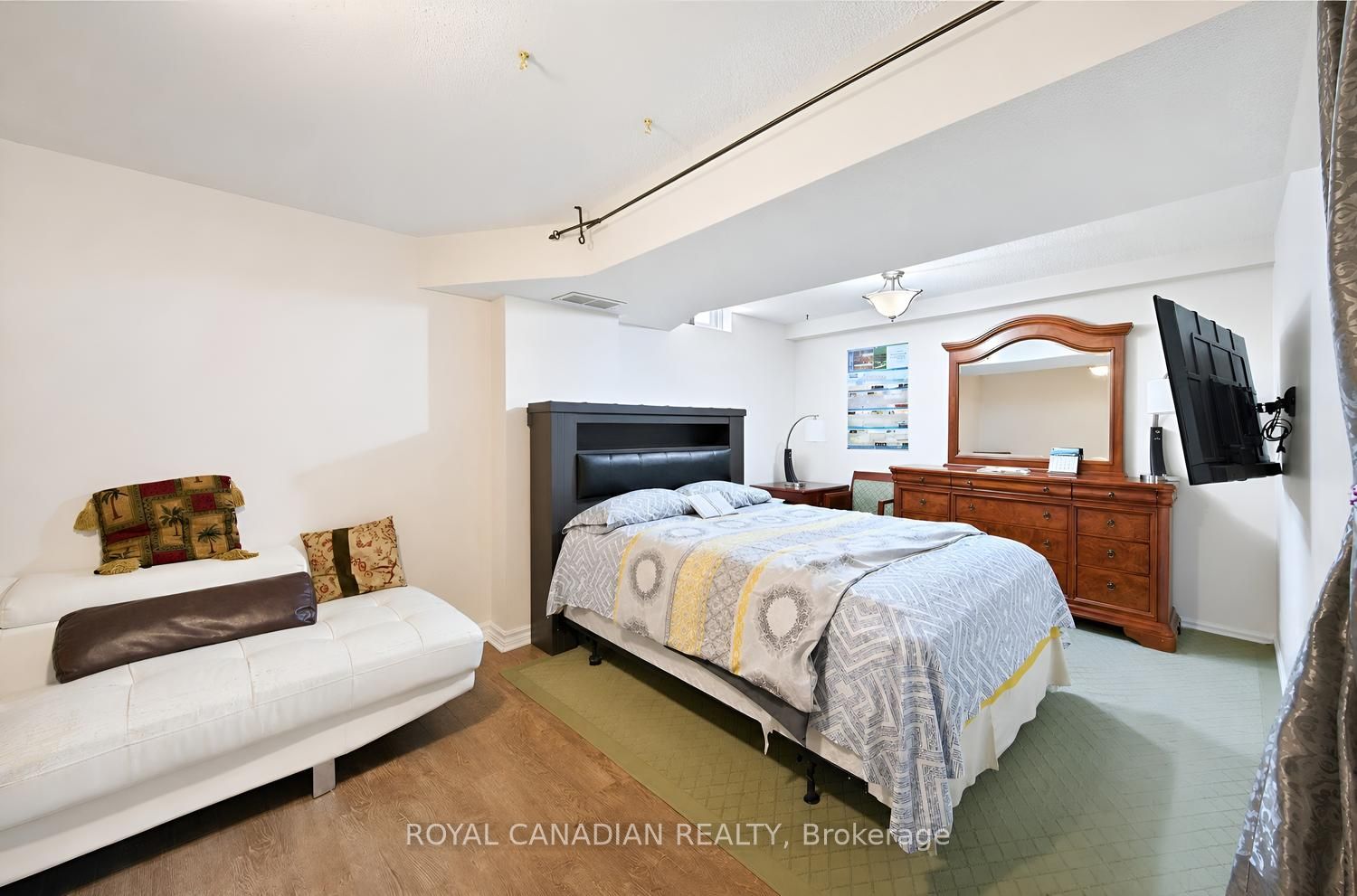 63 Heathcliffe Square Property Photo 38