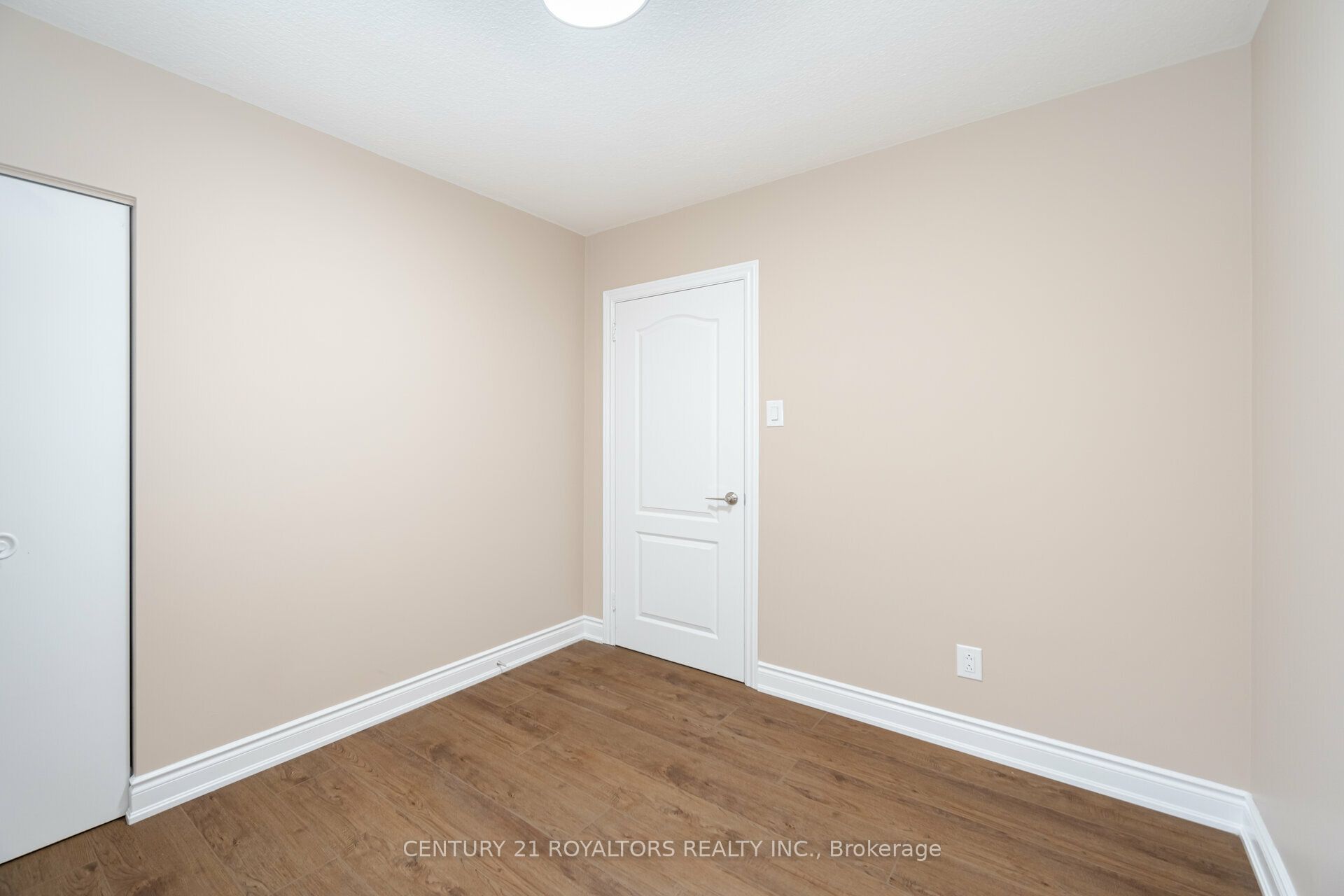 21 Jersey Avenue Property Photo 22