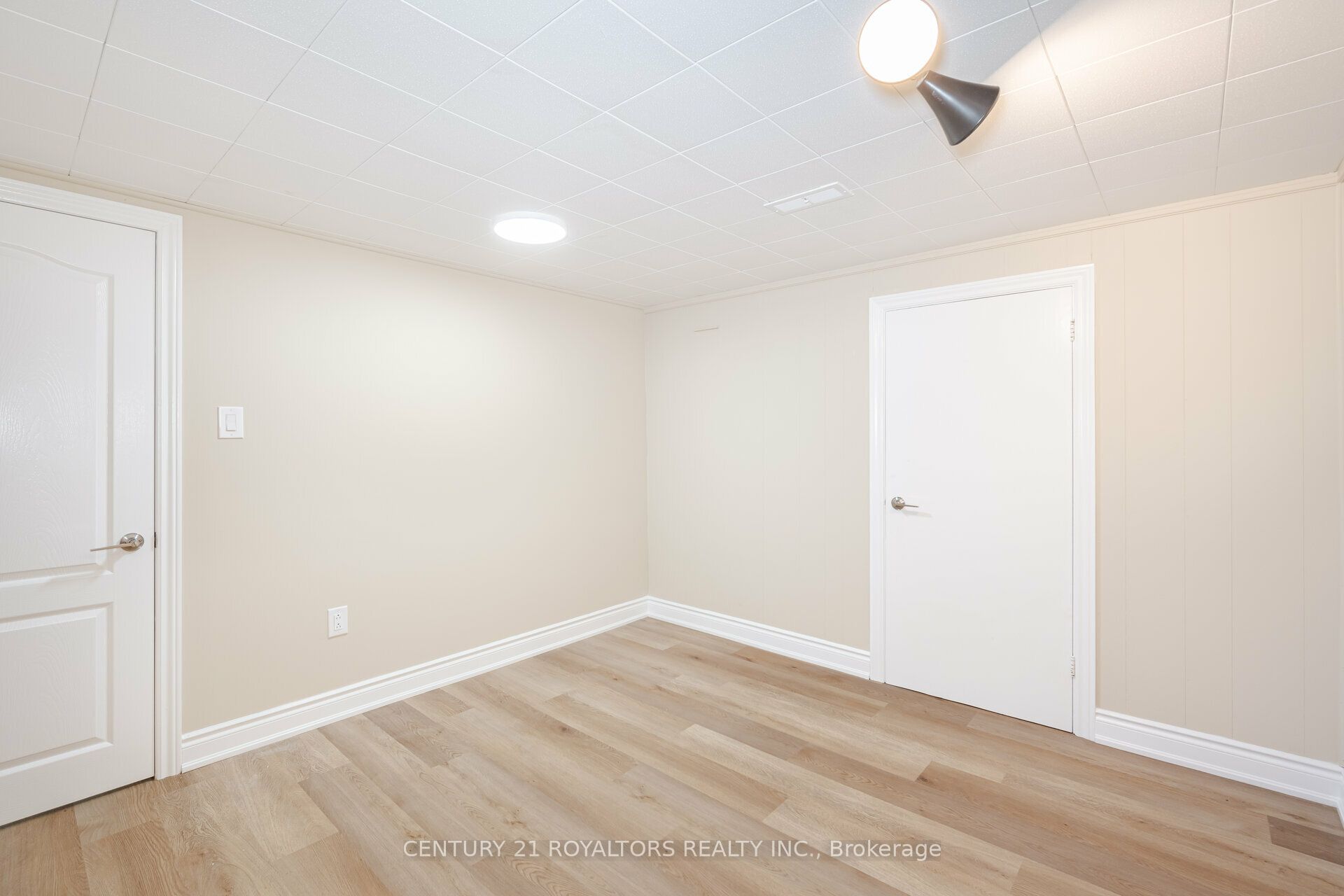 21 Jersey Avenue Property Photo 37