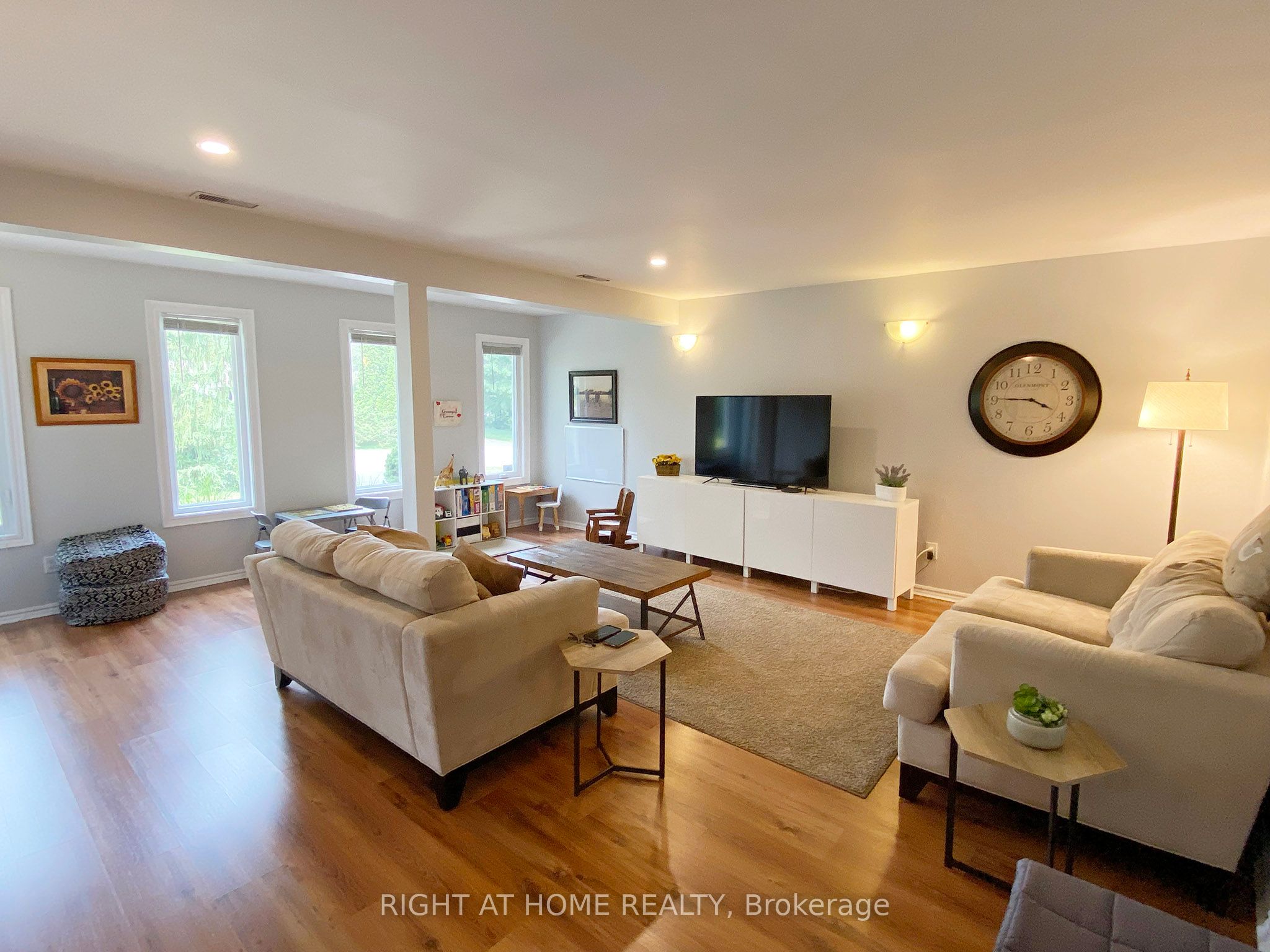 10 Munro Street Property Photo 6