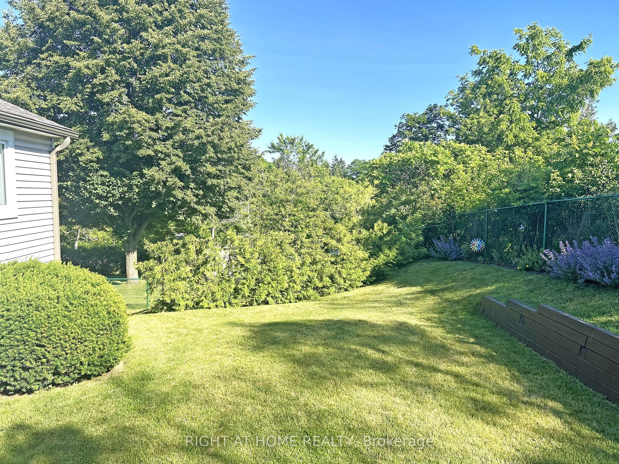 10 Munro Street Property Photo 33
