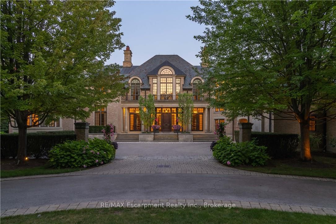 2054 Lakeshore Road E Picture
