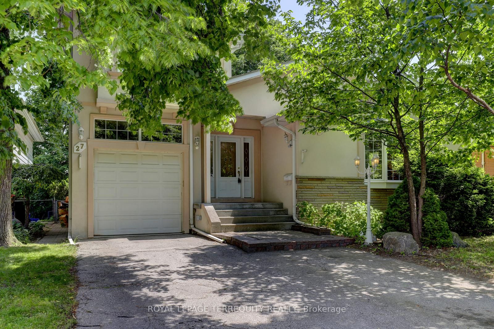 27 Shadwick Drive Property Photo 2