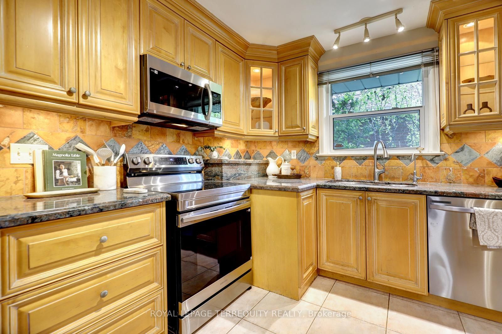 27 Shadwick Drive Property Photo 11