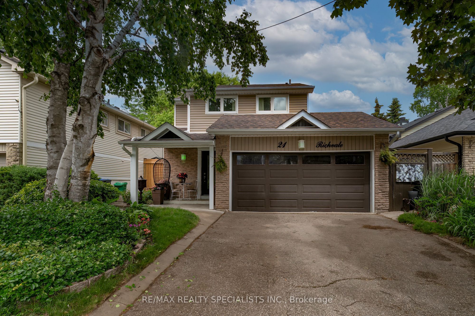 21 Richvale Drive S Property Photo 1