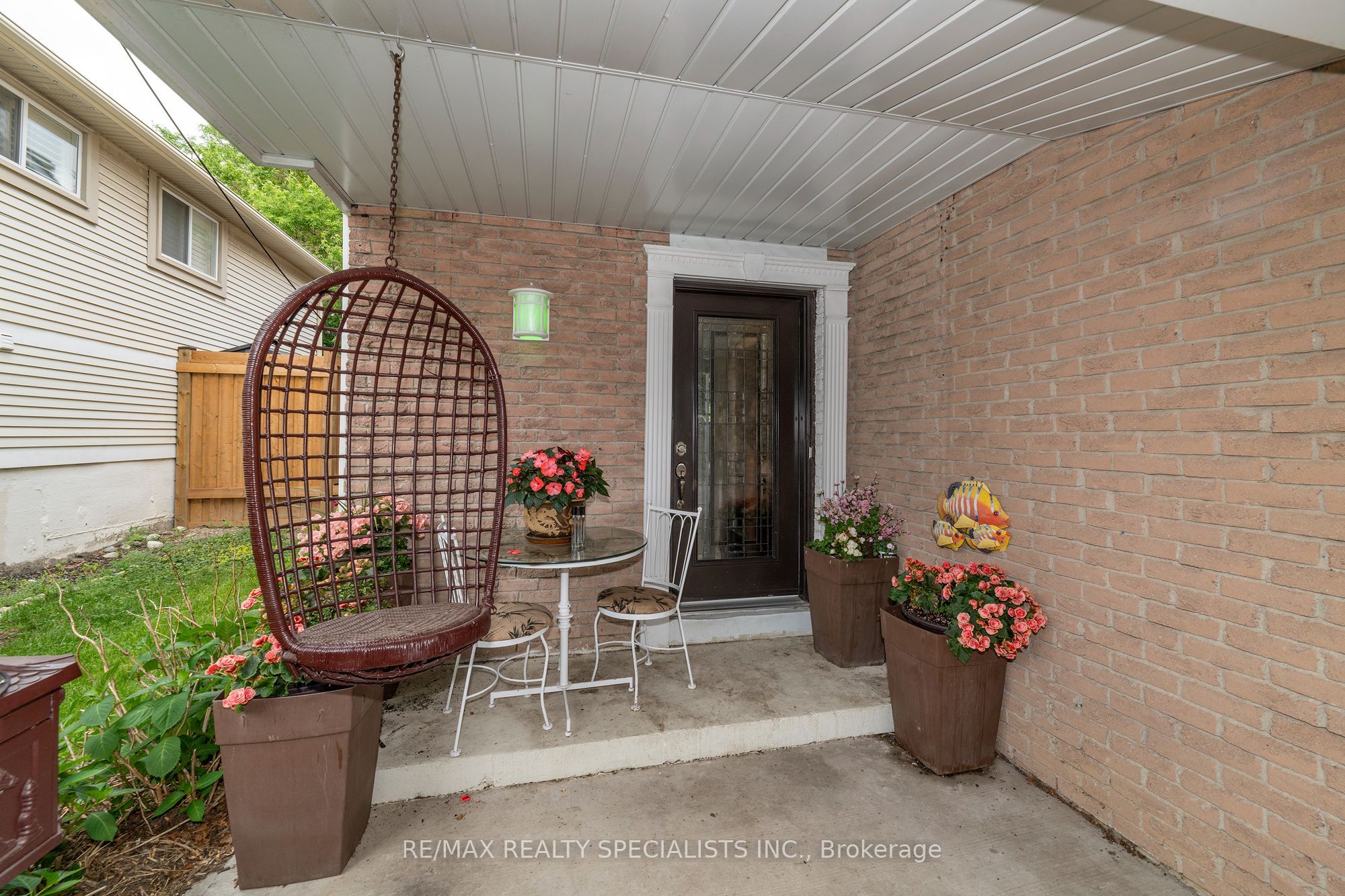 21 Richvale Drive S Property Photo 3