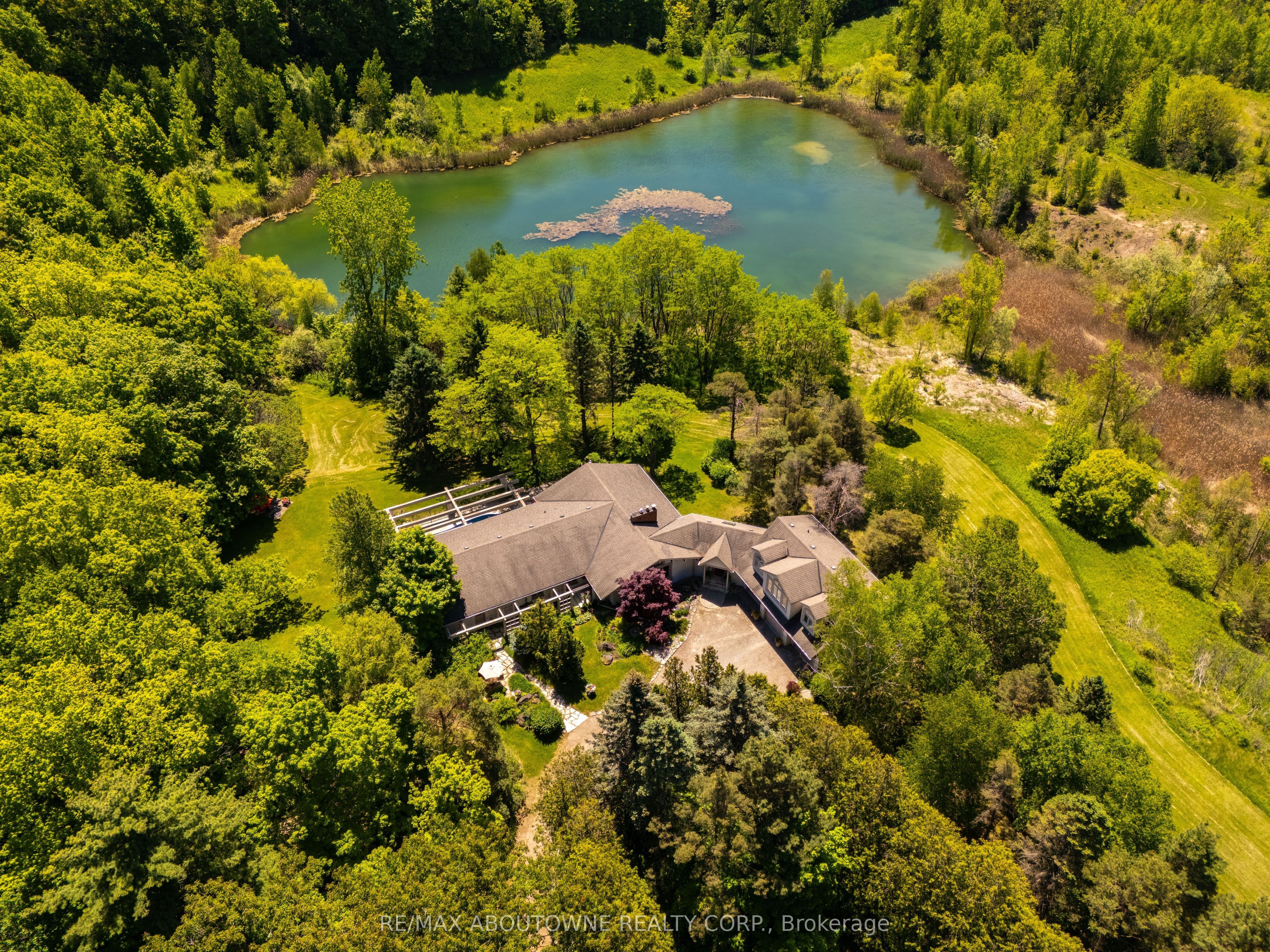 2360 8 Side Road Property Photo 1