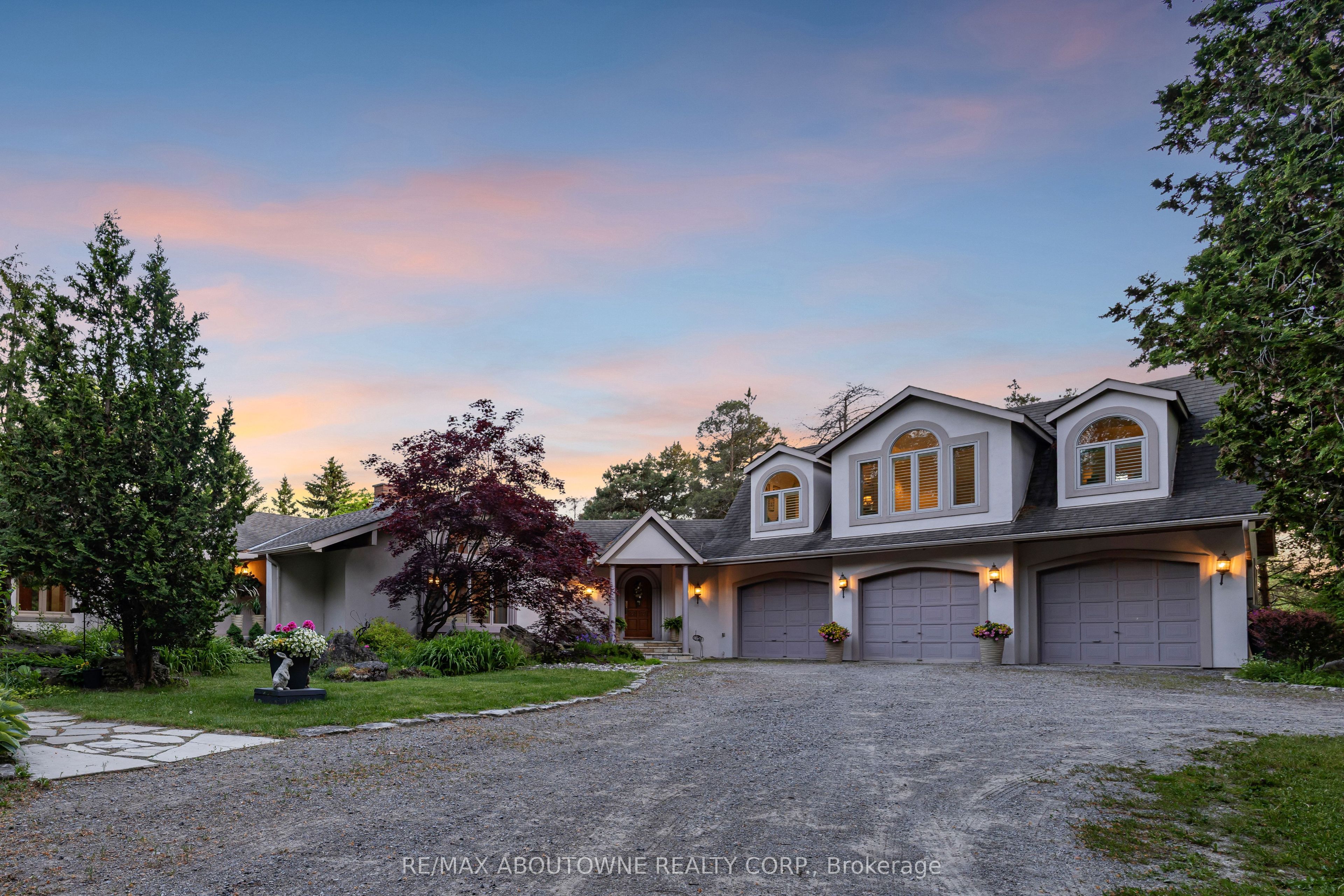 2360 8 Side Road Property Photo 5