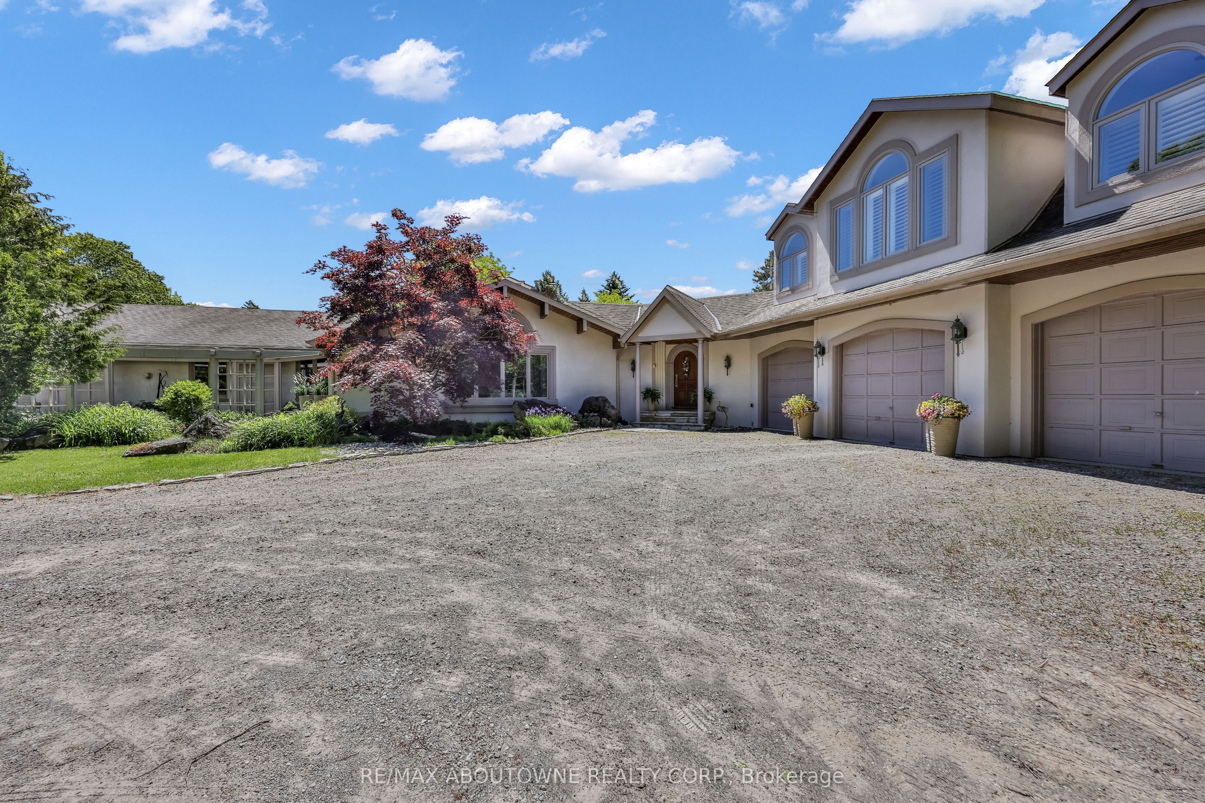 2360 8 Side Road Property Photo 6