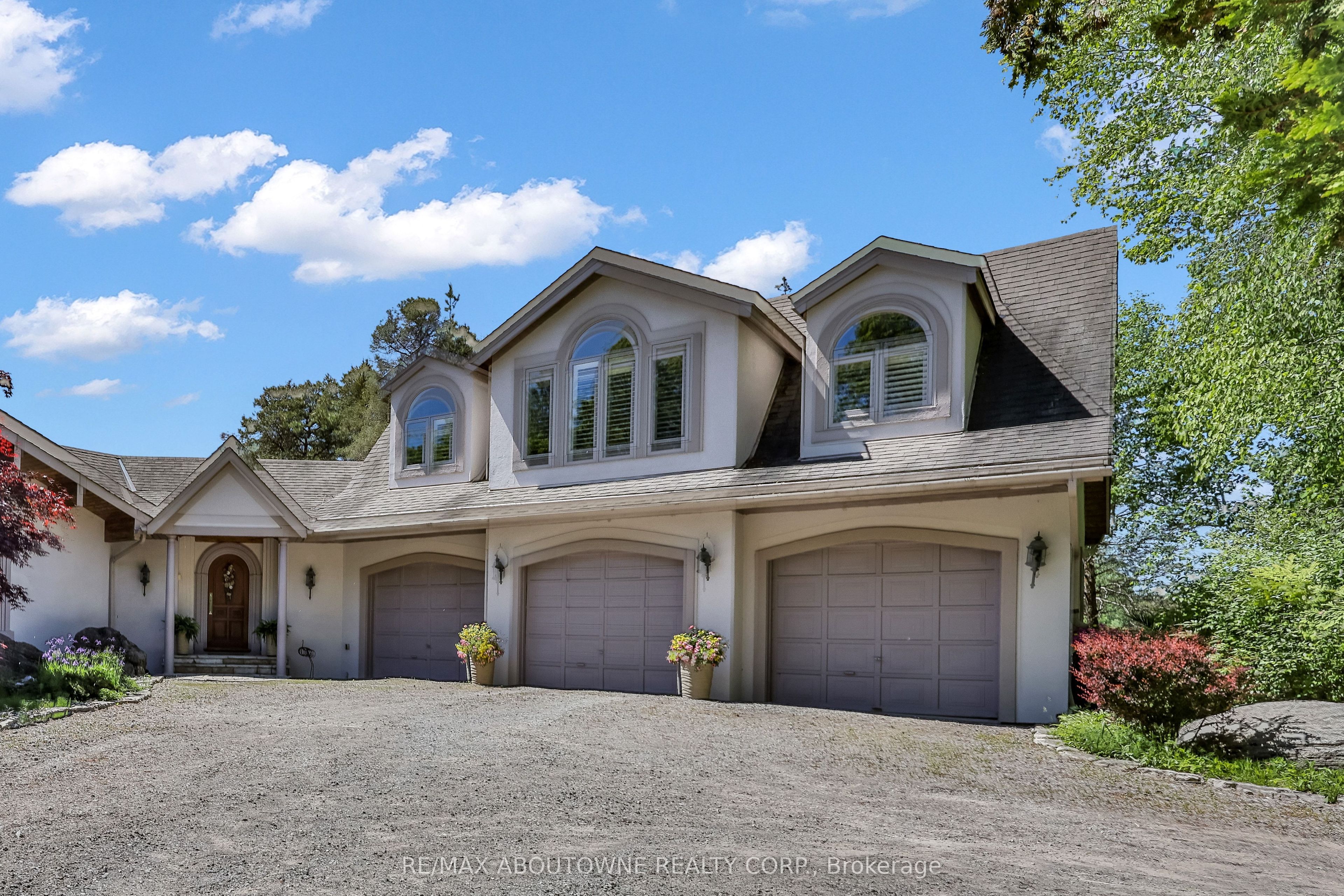 2360 8 Side Road Property Photo 8