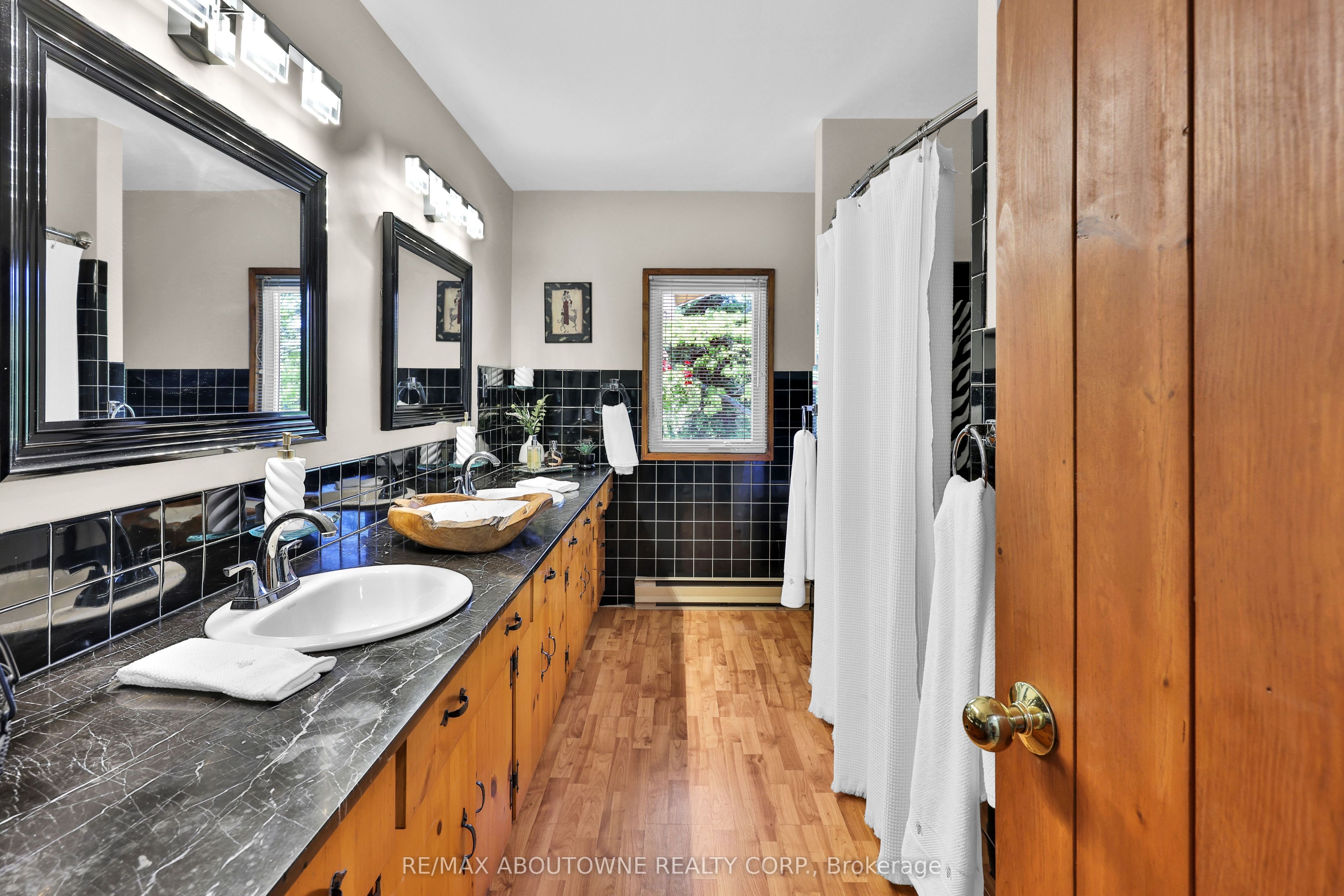 2360 8 Side Road Property Photo 21